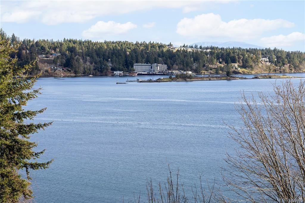 #303-2560 Departure Bay Rd, Nanaimo, BC