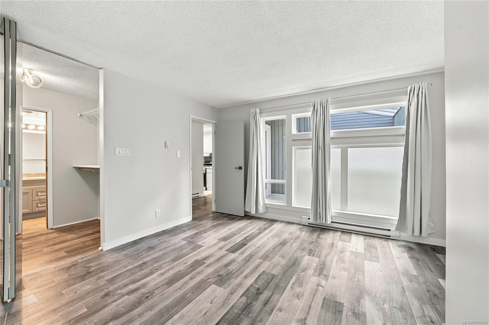 #303-2560 Departure Bay Rd, Nanaimo, BC