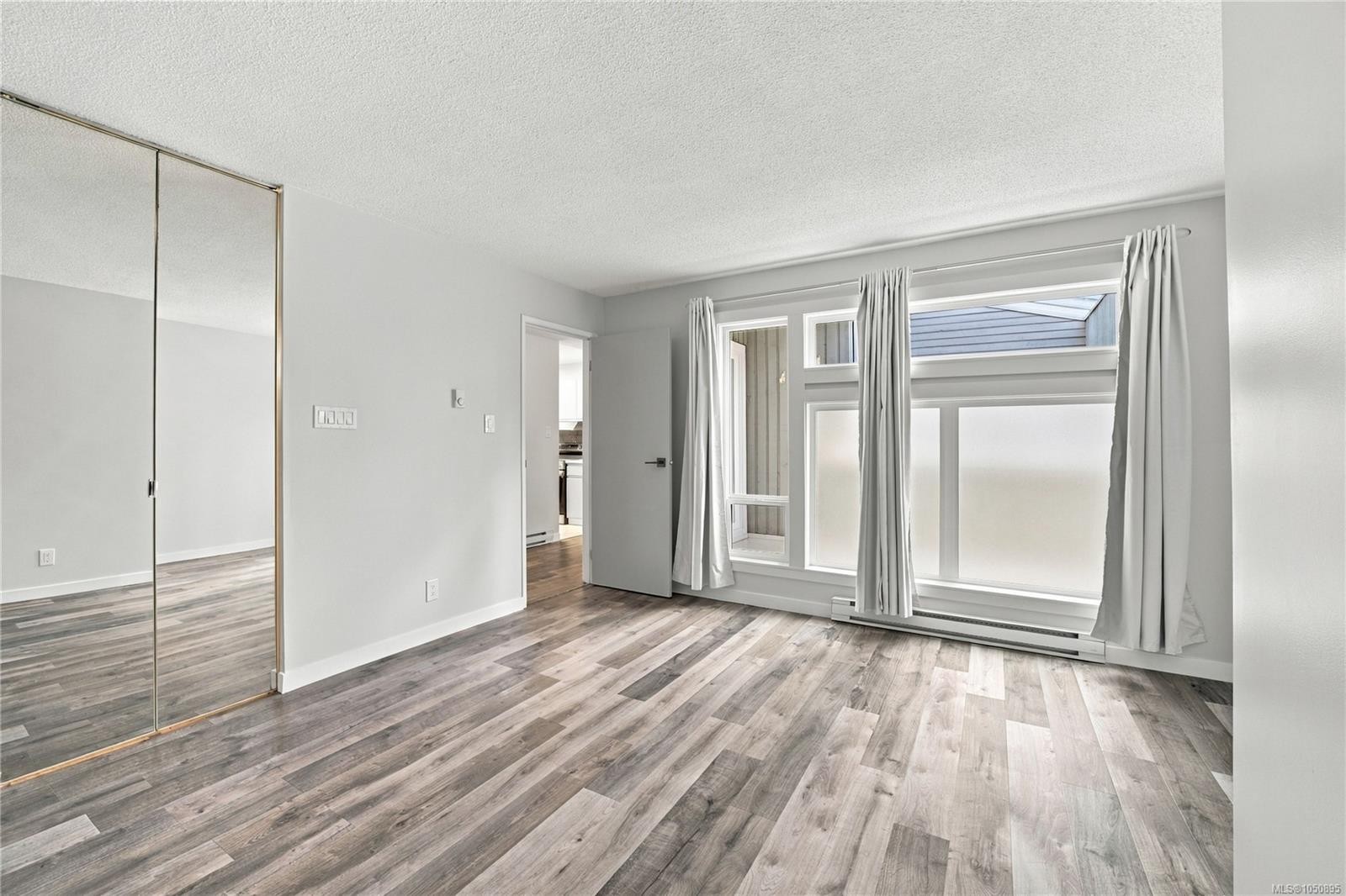 #303-2560 Departure Bay Rd, Nanaimo, BC