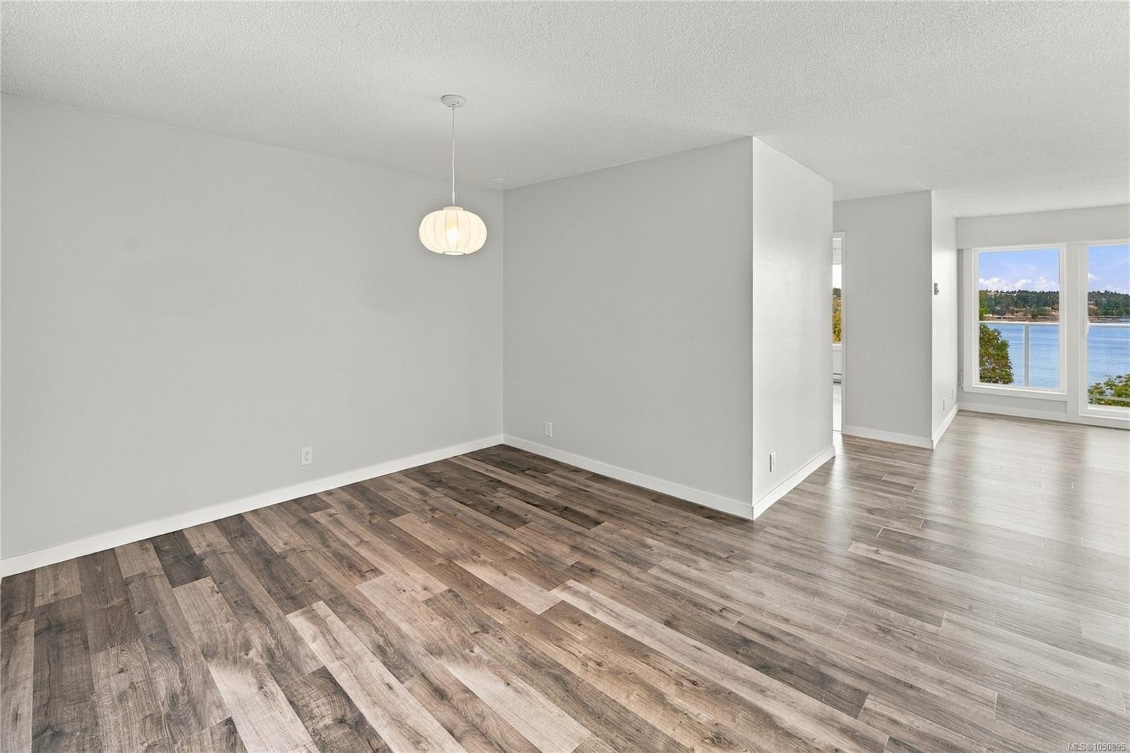 #303-2560 Departure Bay Rd, Nanaimo, BC