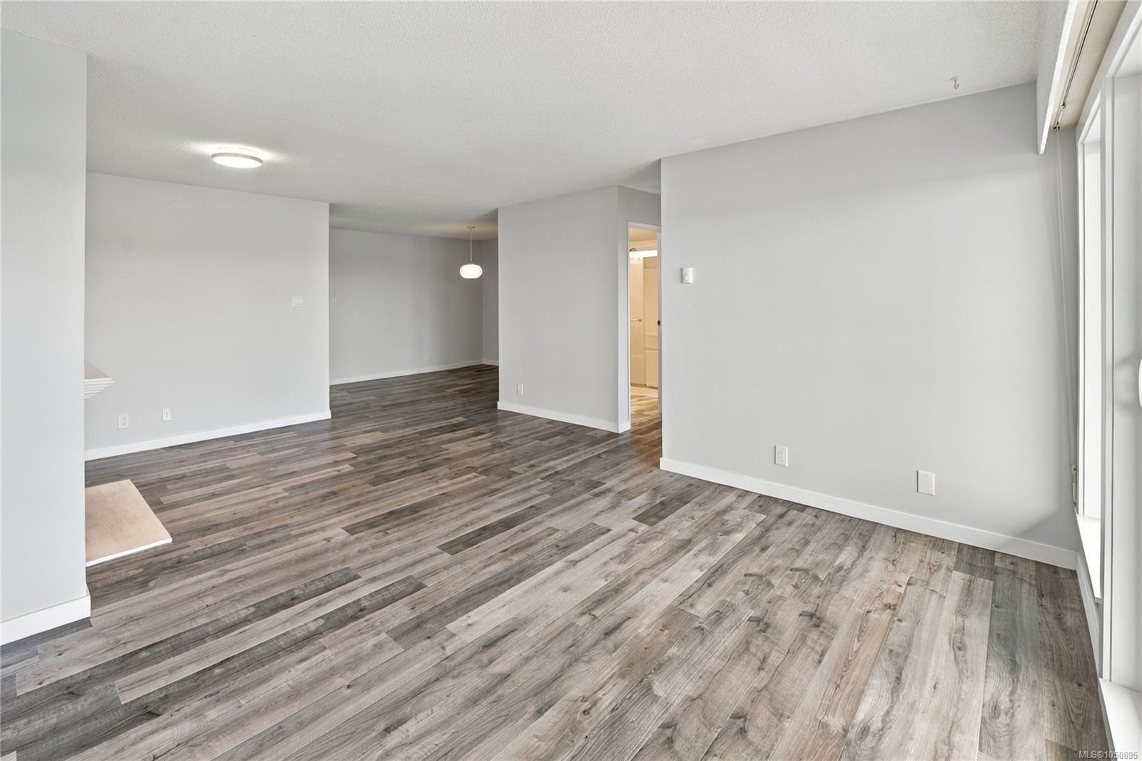 #303-2560 Departure Bay Rd, Nanaimo, BC