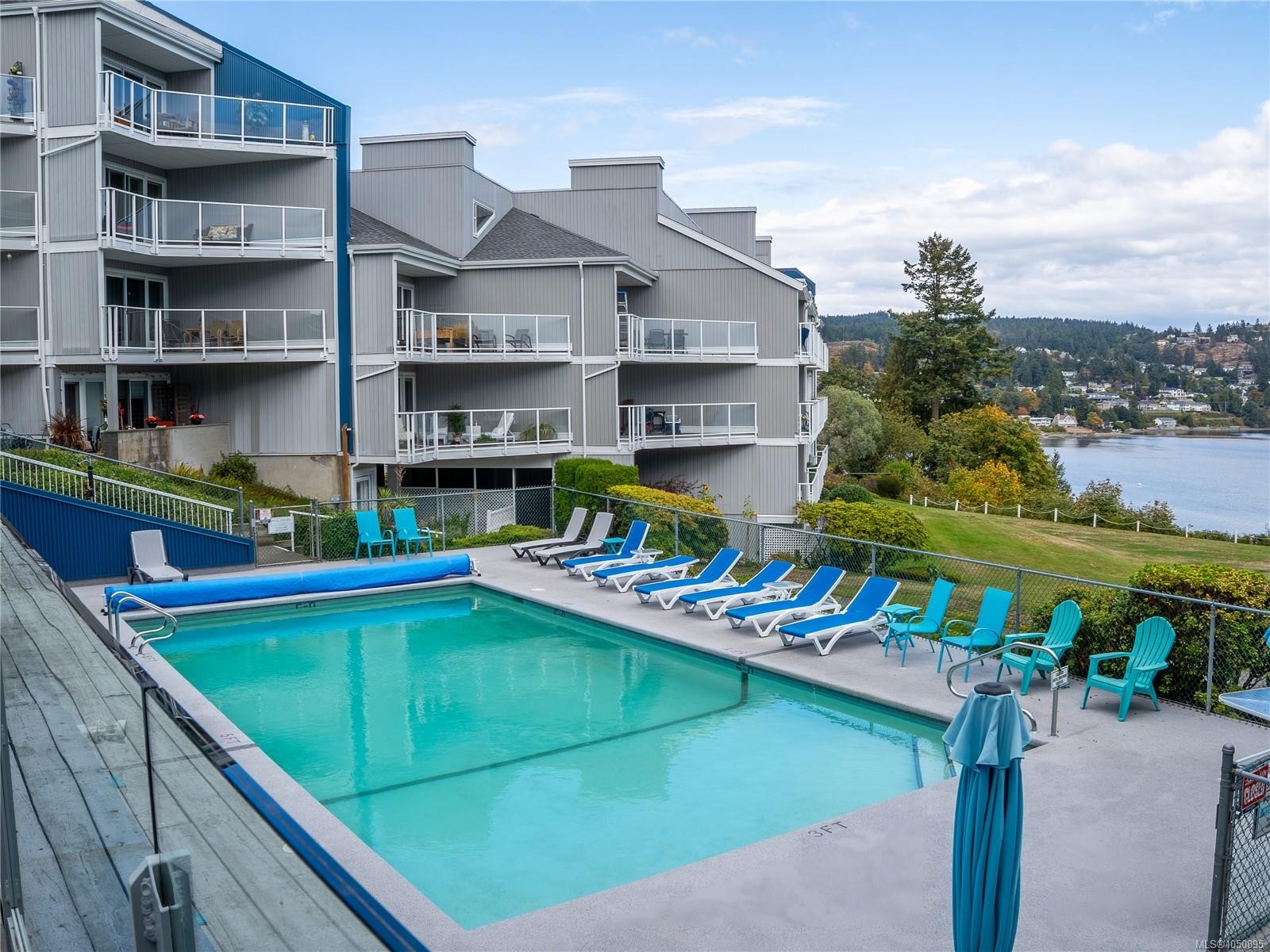 #303-2560 Departure Bay Rd, Nanaimo, BC