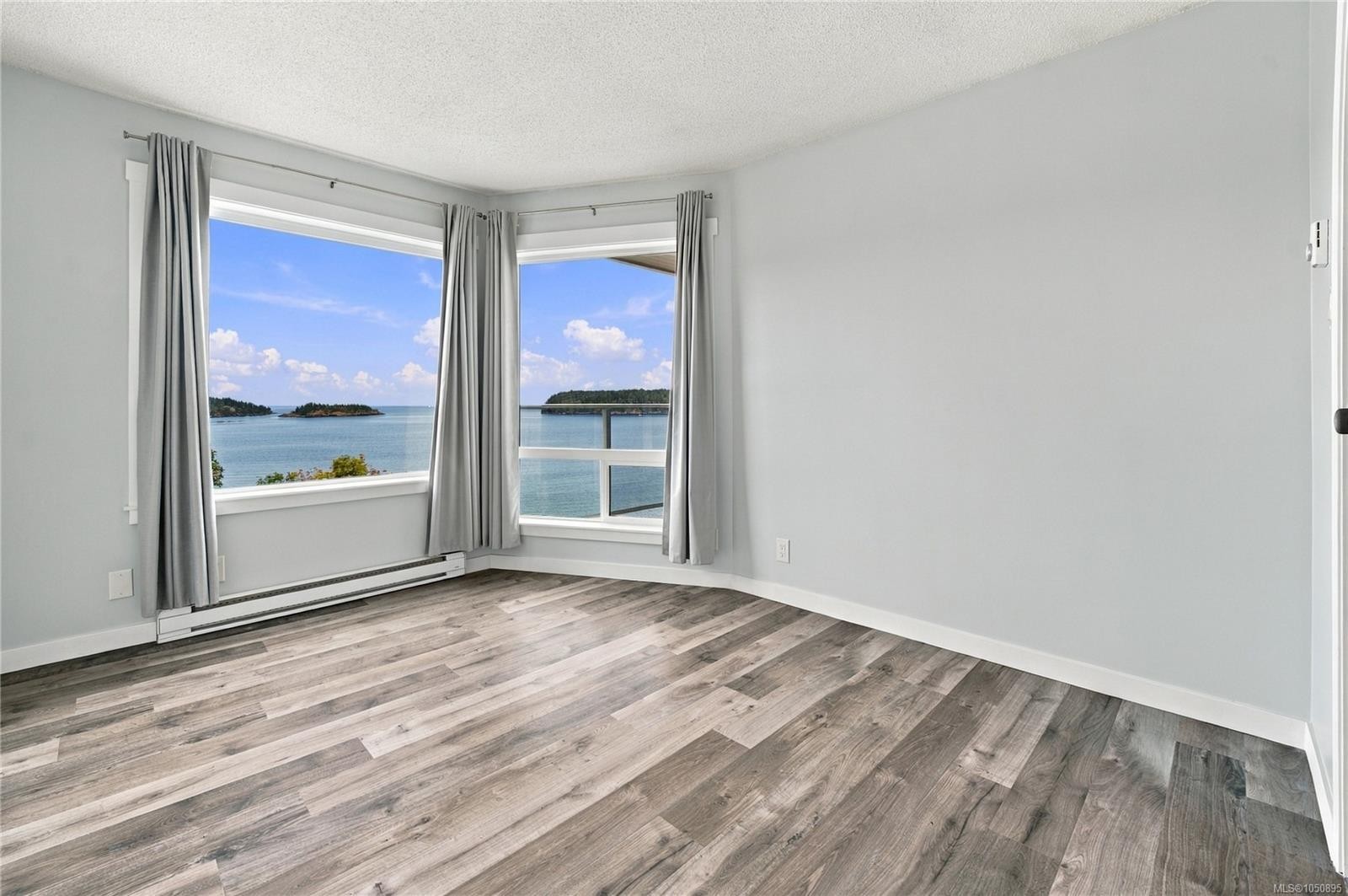 #303-2560 Departure Bay Rd, Nanaimo, BC