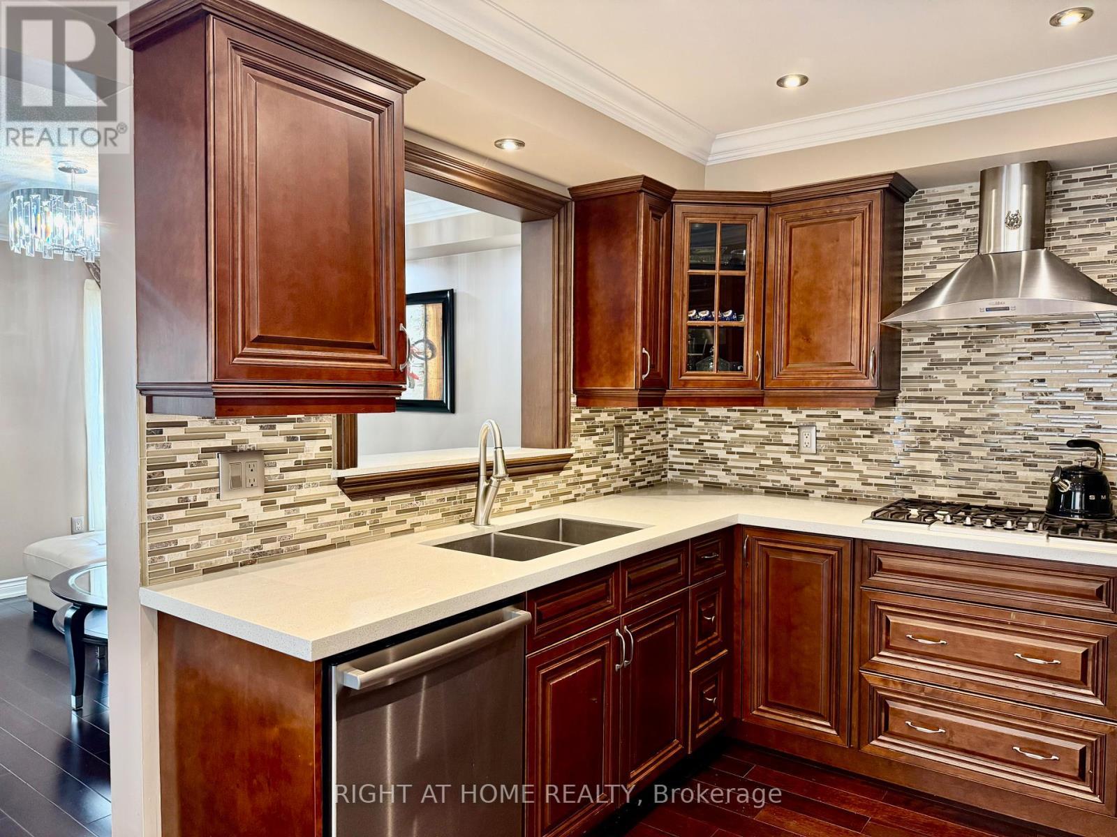 129 Four Seasons Crescent, East Gwillimbury, ON