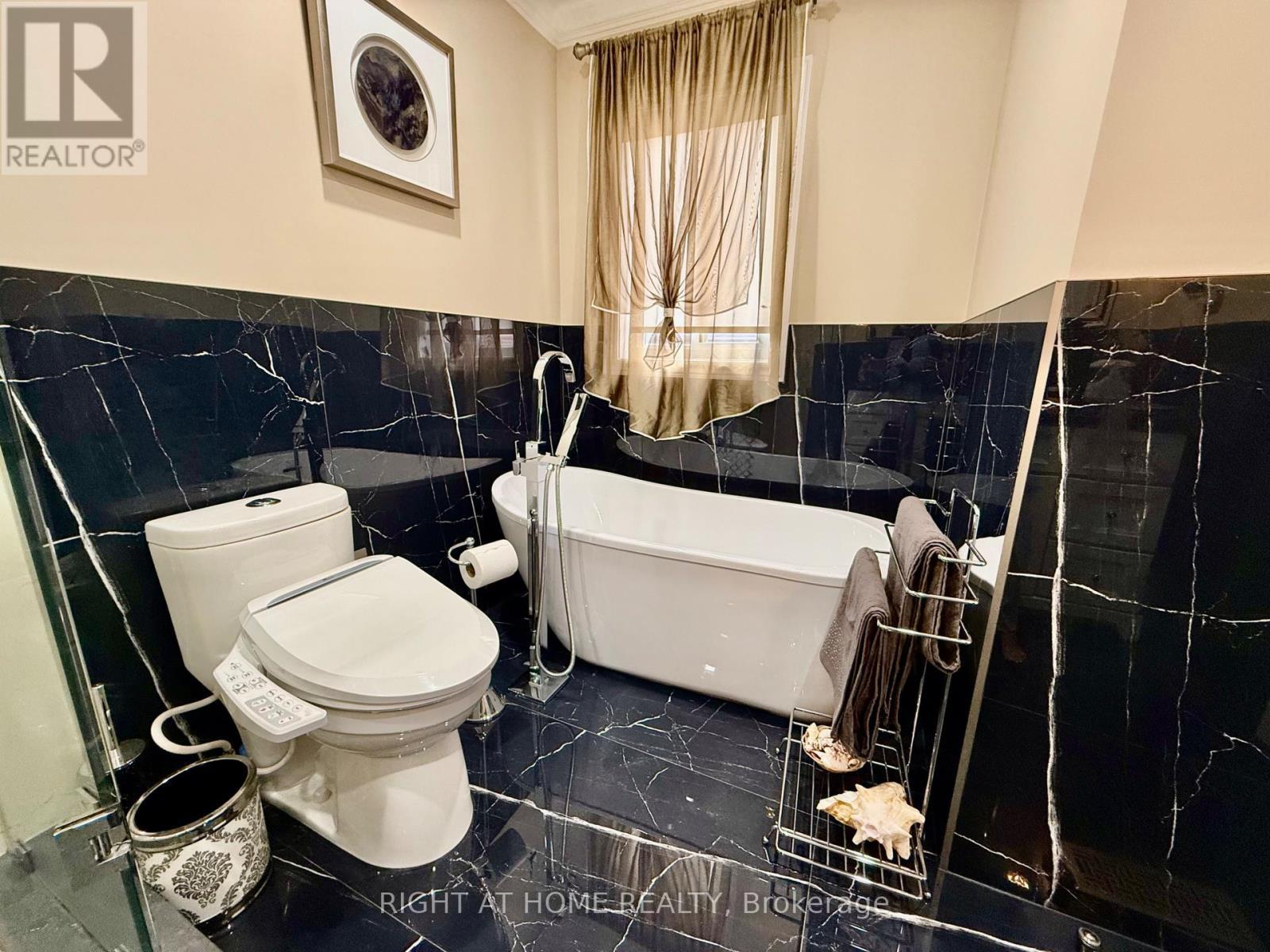 129 Four Seasons Crescent, East Gwillimbury, ON