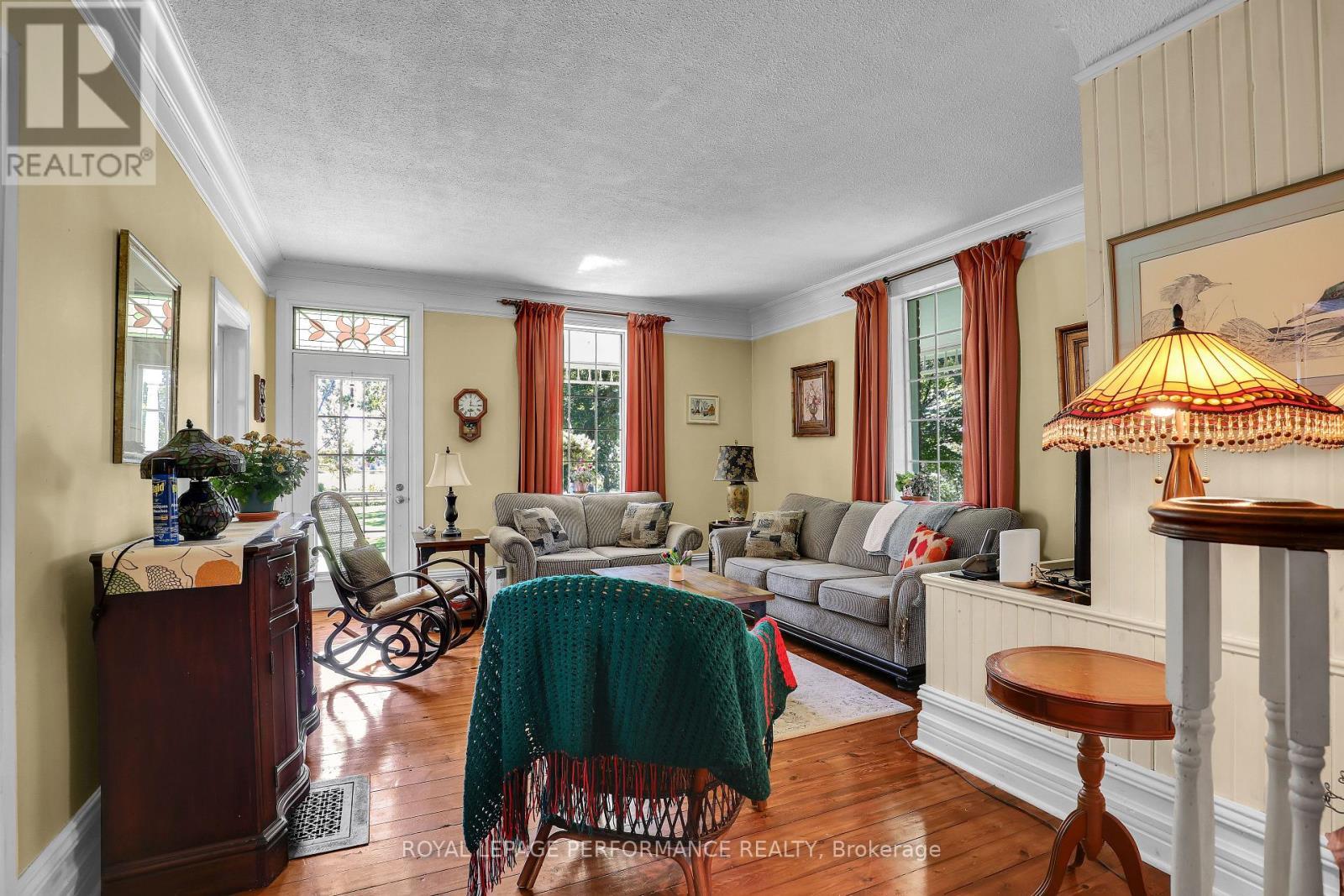 8253 Russell Road, Ottawa, ON