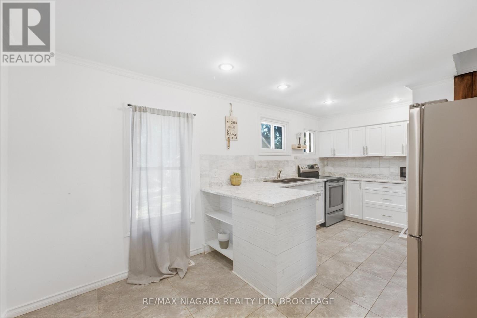 6525 Oneil Street, Niagara Falls (Stamford), ON