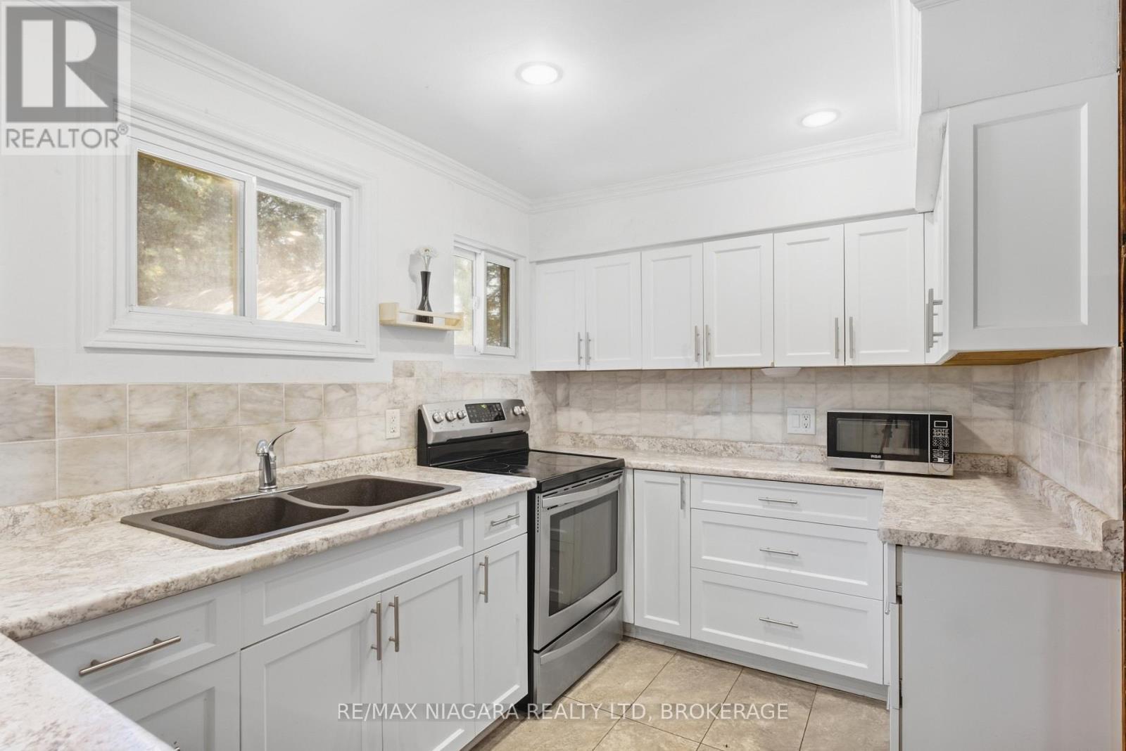 6525 Oneil Street, Niagara Falls (Stamford), ON