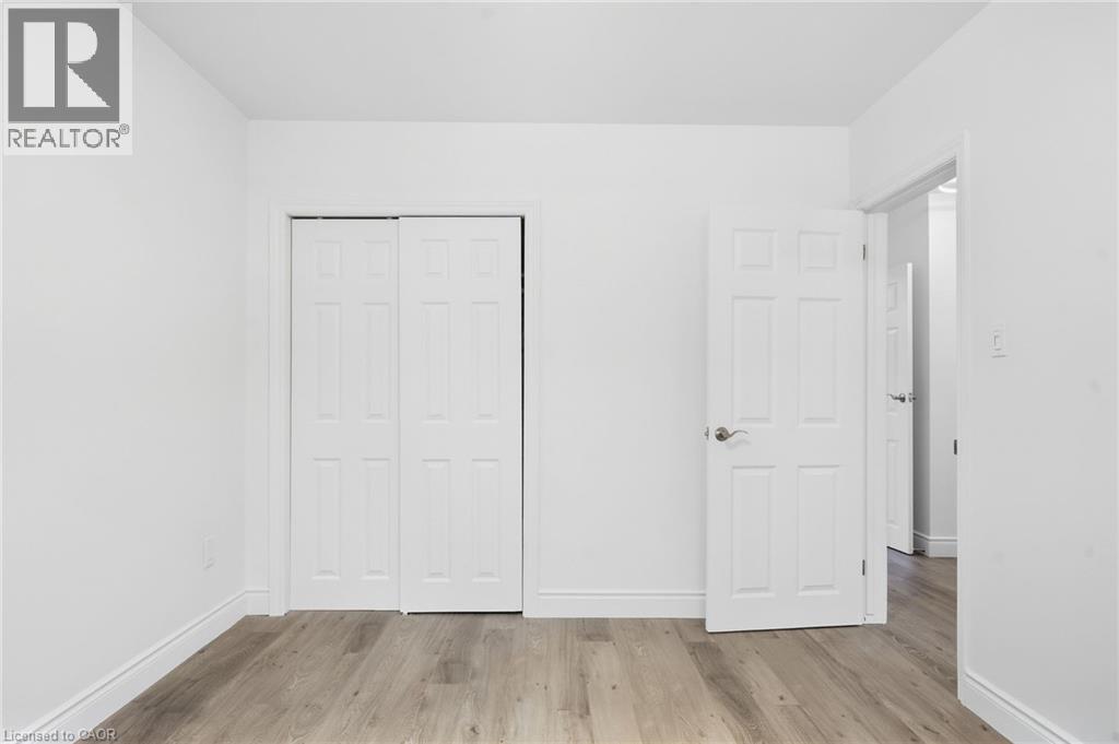 Wood-finish flooring - 49 Beverly Crescent, Welland, ON