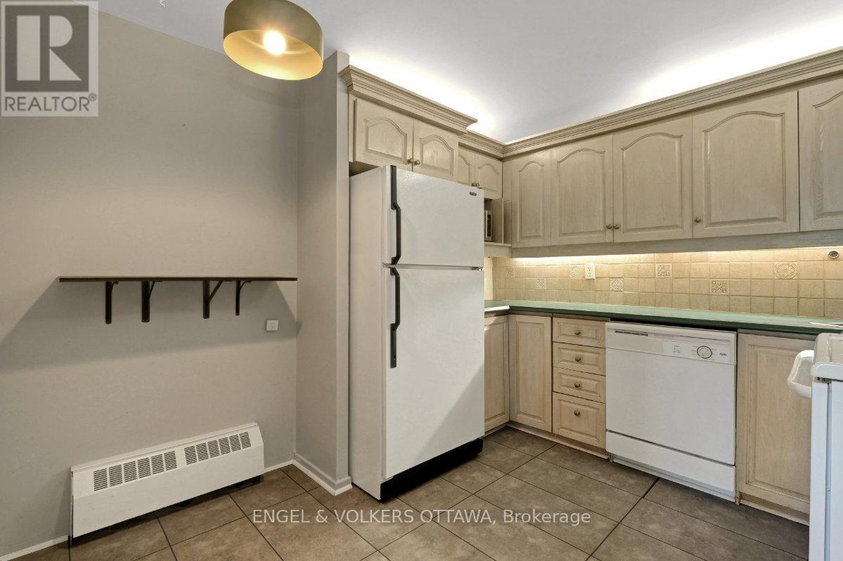 5 - 373 Laurier Avenue E, Ottawa, ON