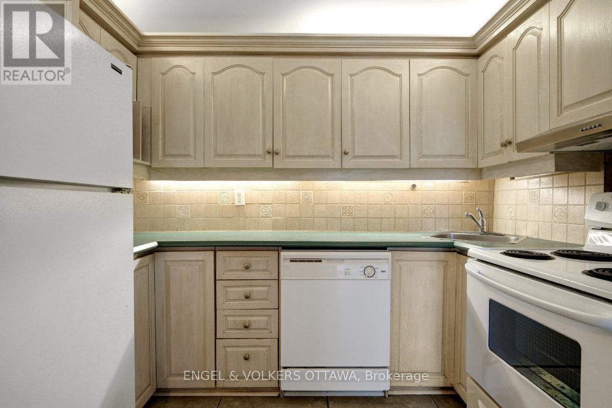 5 - 373 Laurier Avenue E, Ottawa, ON