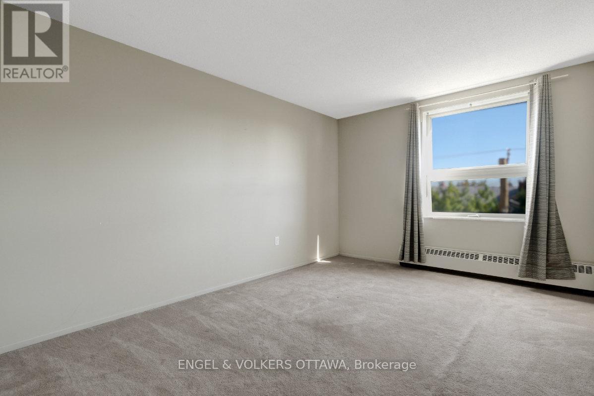 5 - 373 Laurier Avenue E, Ottawa, ON