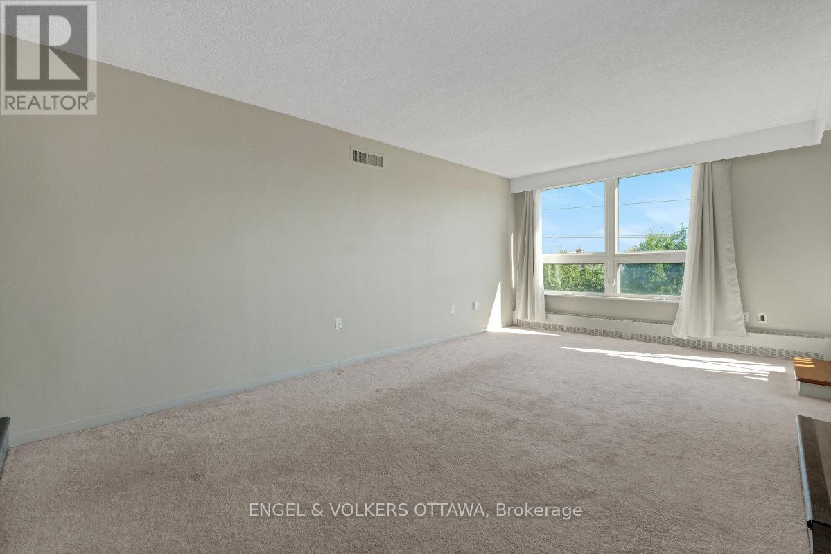 5 - 373 Laurier Avenue E, Ottawa, ON
