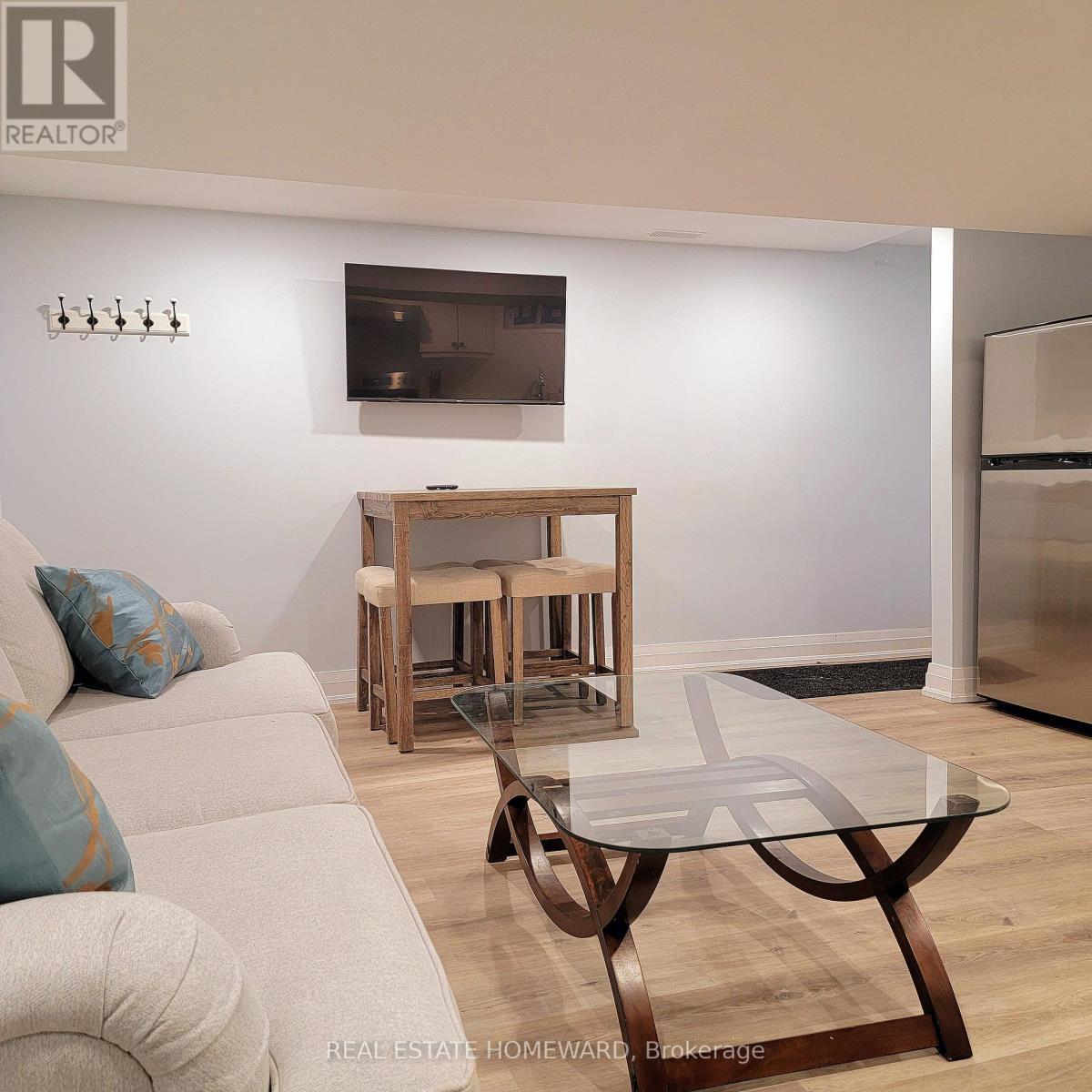 Lower level unit living area - 434 Victoria Park Avenue, Toronto, ON