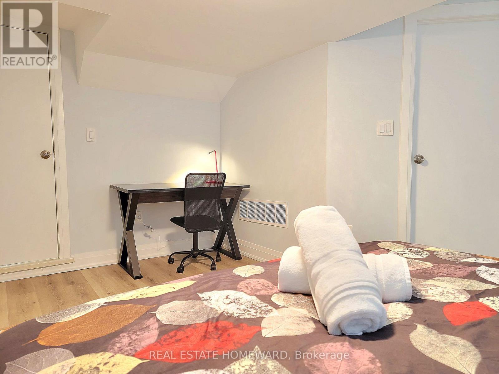 Lower level unit bedroom - 434 Victoria Park Avenue, Toronto, ON