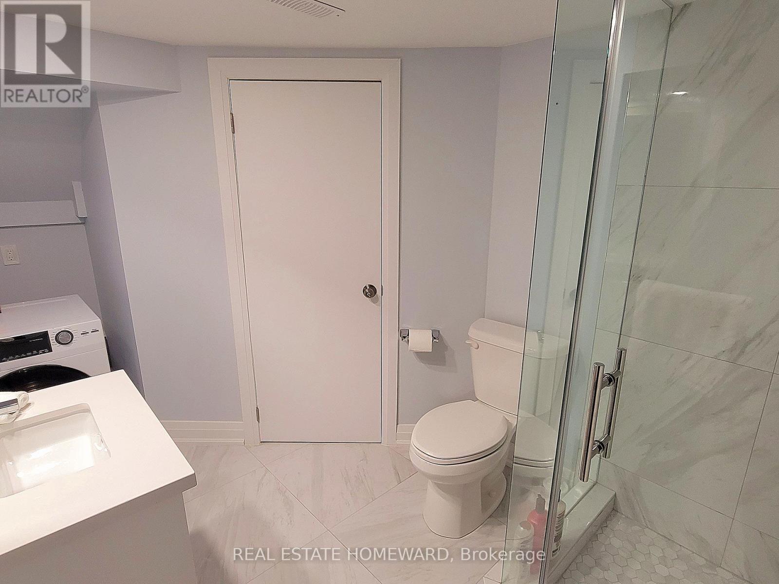 Lower level unit full bath - 434 Victoria Park Avenue, Toronto, ON