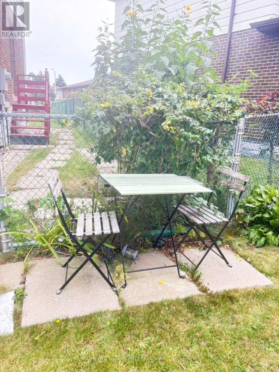 93 Corinthian Boulevard, Toronto, ON