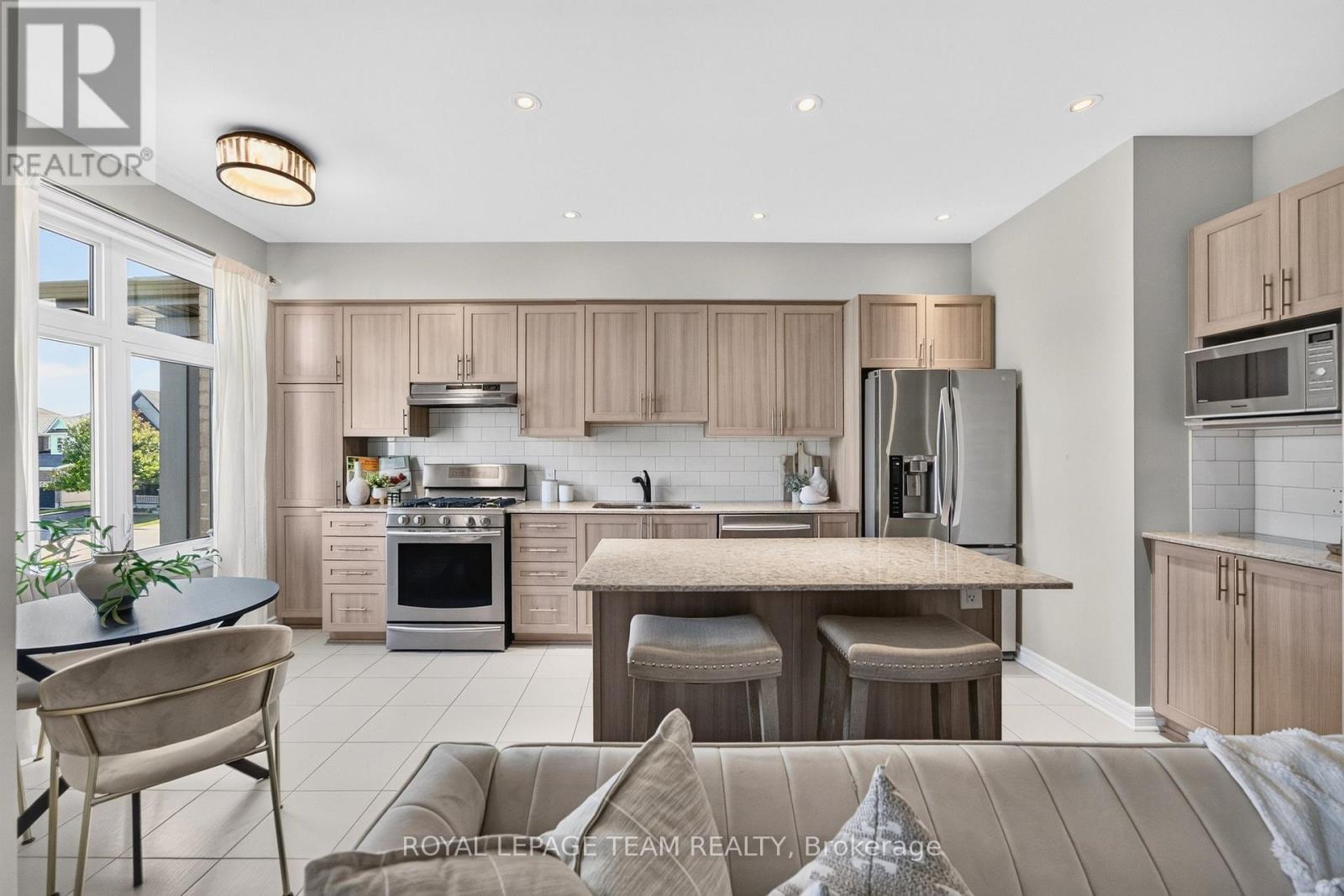 Stunning upgraded kitchen! - 246 Leather Leaf Terrace, Ottawa, ON