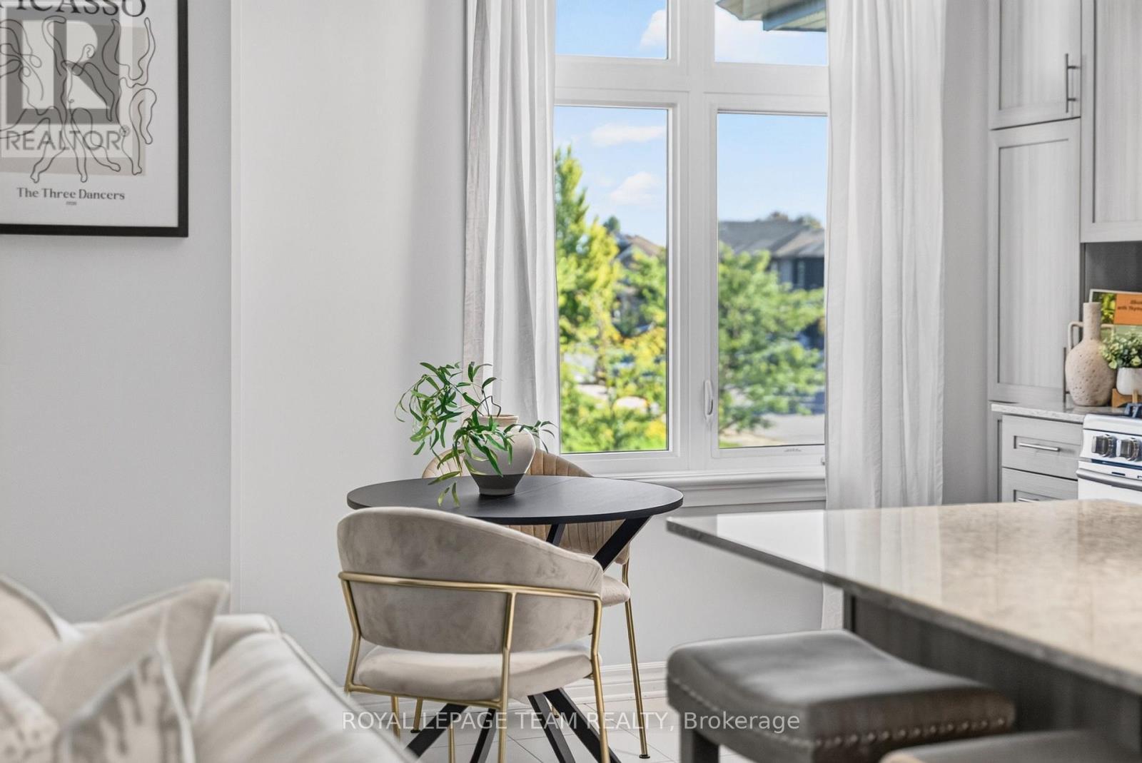 Cozy breakfast nook area that overlooks the park - 246 Leather Leaf Terrace, Ottawa, ON