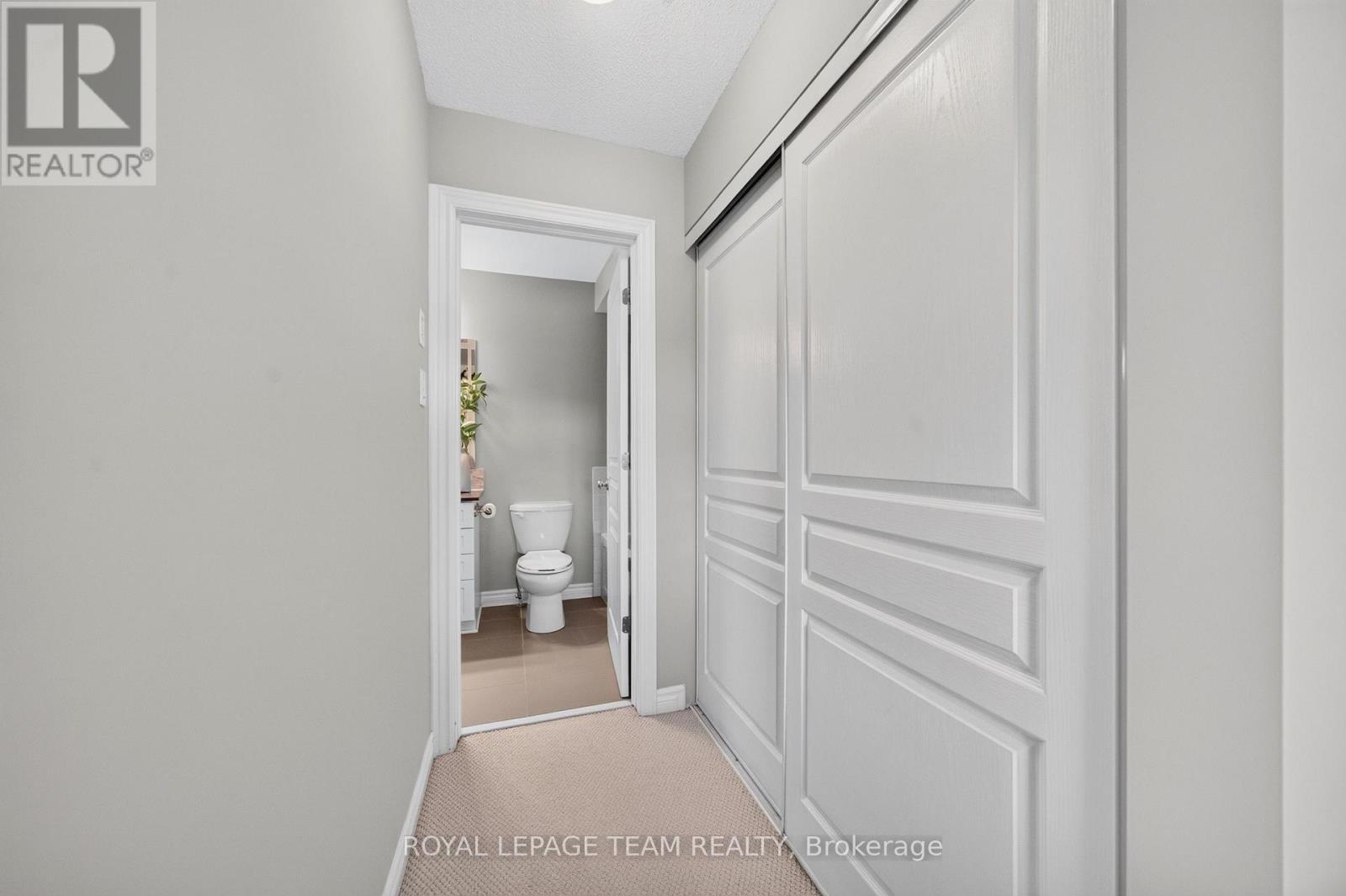 Dual closets - 246 Leather Leaf Terrace, Ottawa, ON