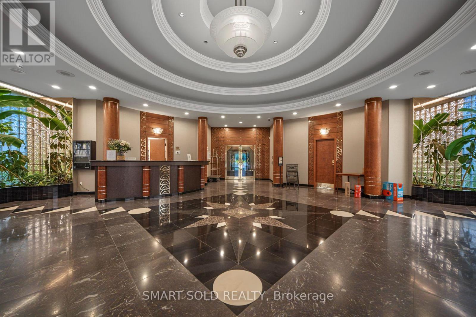 205 - 28 Hollywood Avenue, Toronto, ON