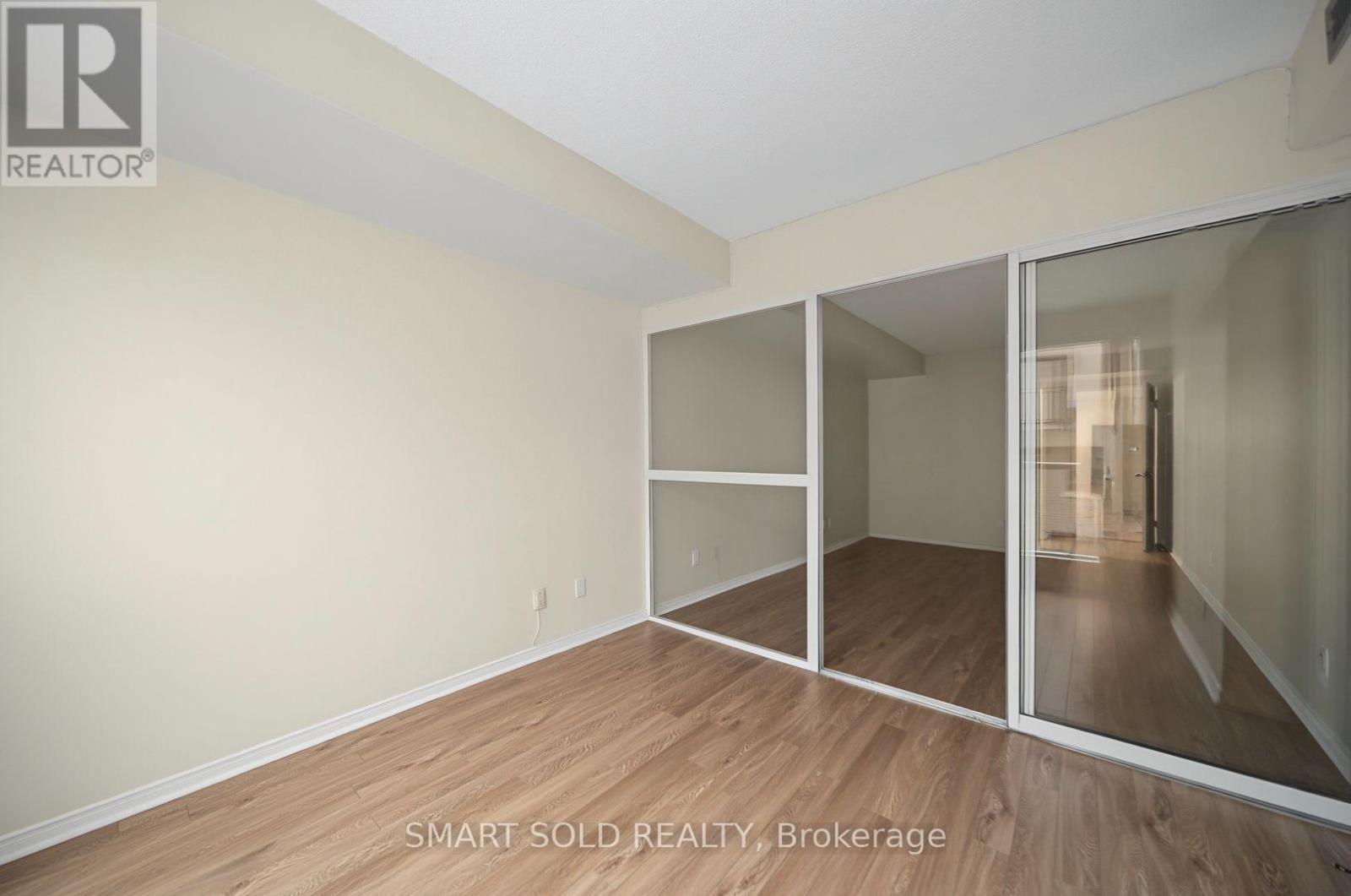 205 - 28 Hollywood Avenue, Toronto, ON