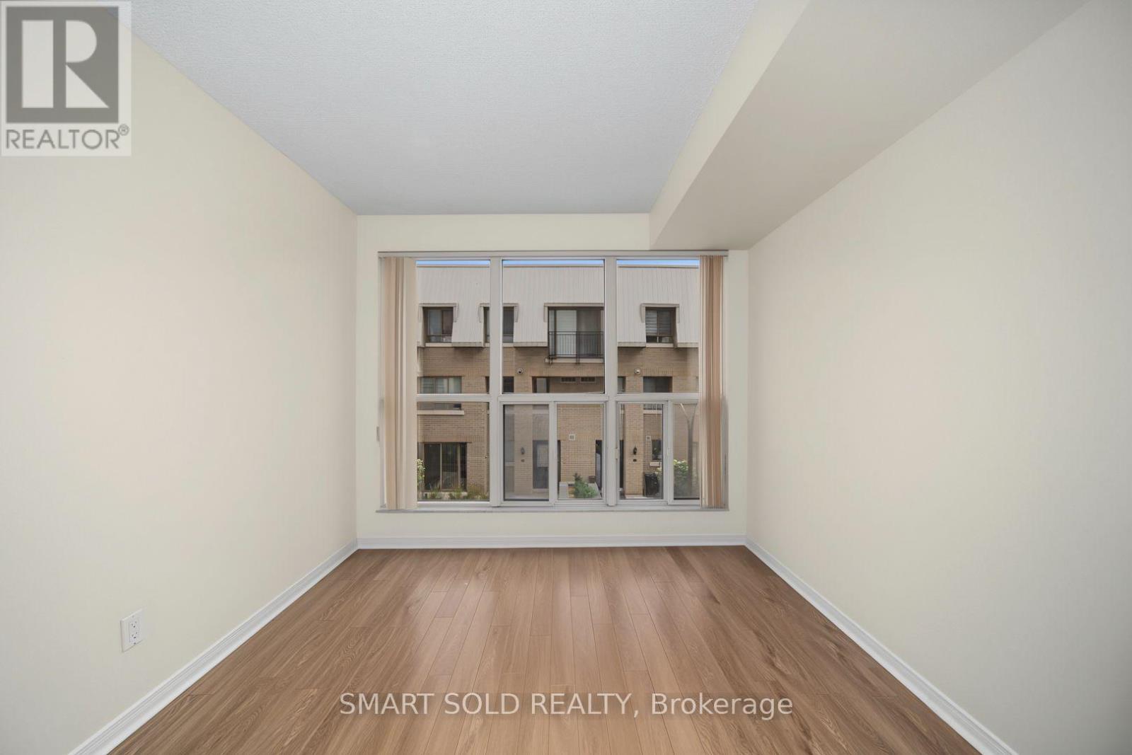 205 - 28 Hollywood Avenue, Toronto, ON