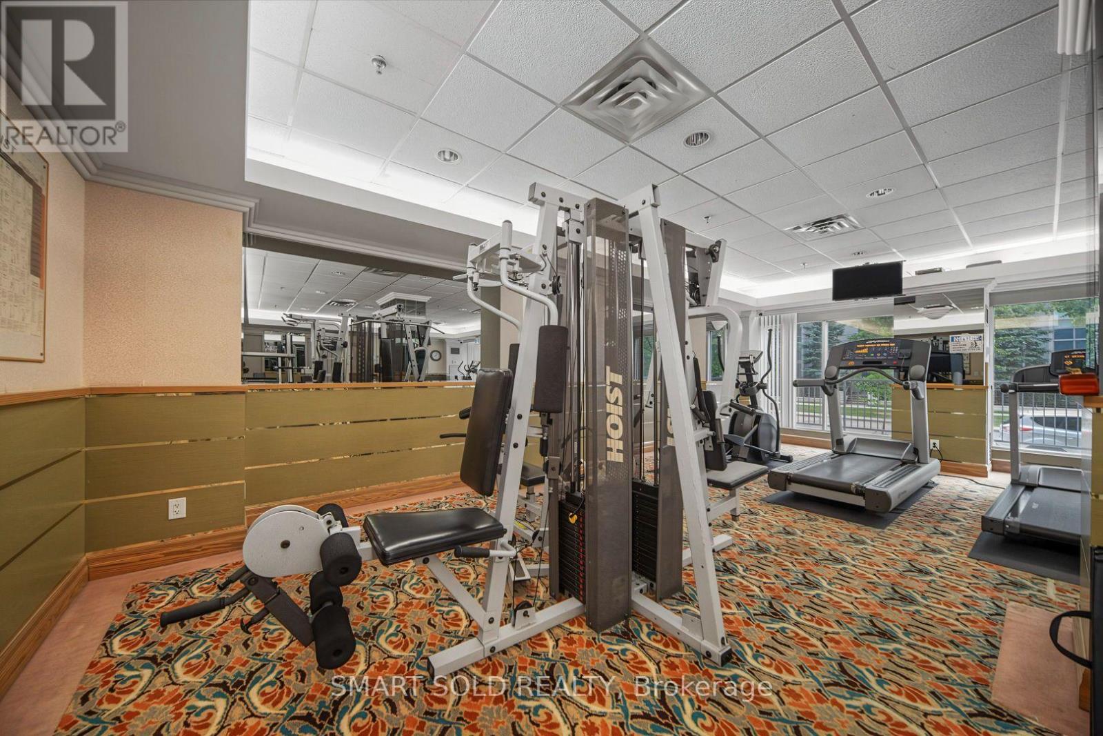205 - 28 Hollywood Avenue, Toronto, ON
