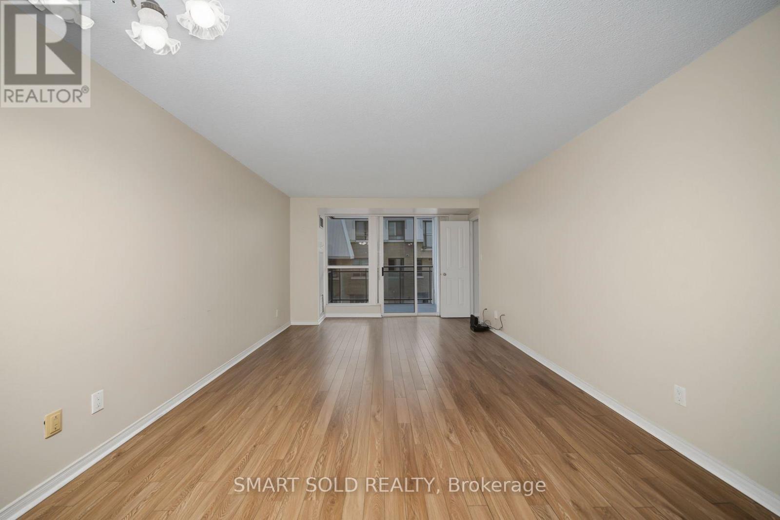 205 - 28 Hollywood Avenue, Toronto, ON