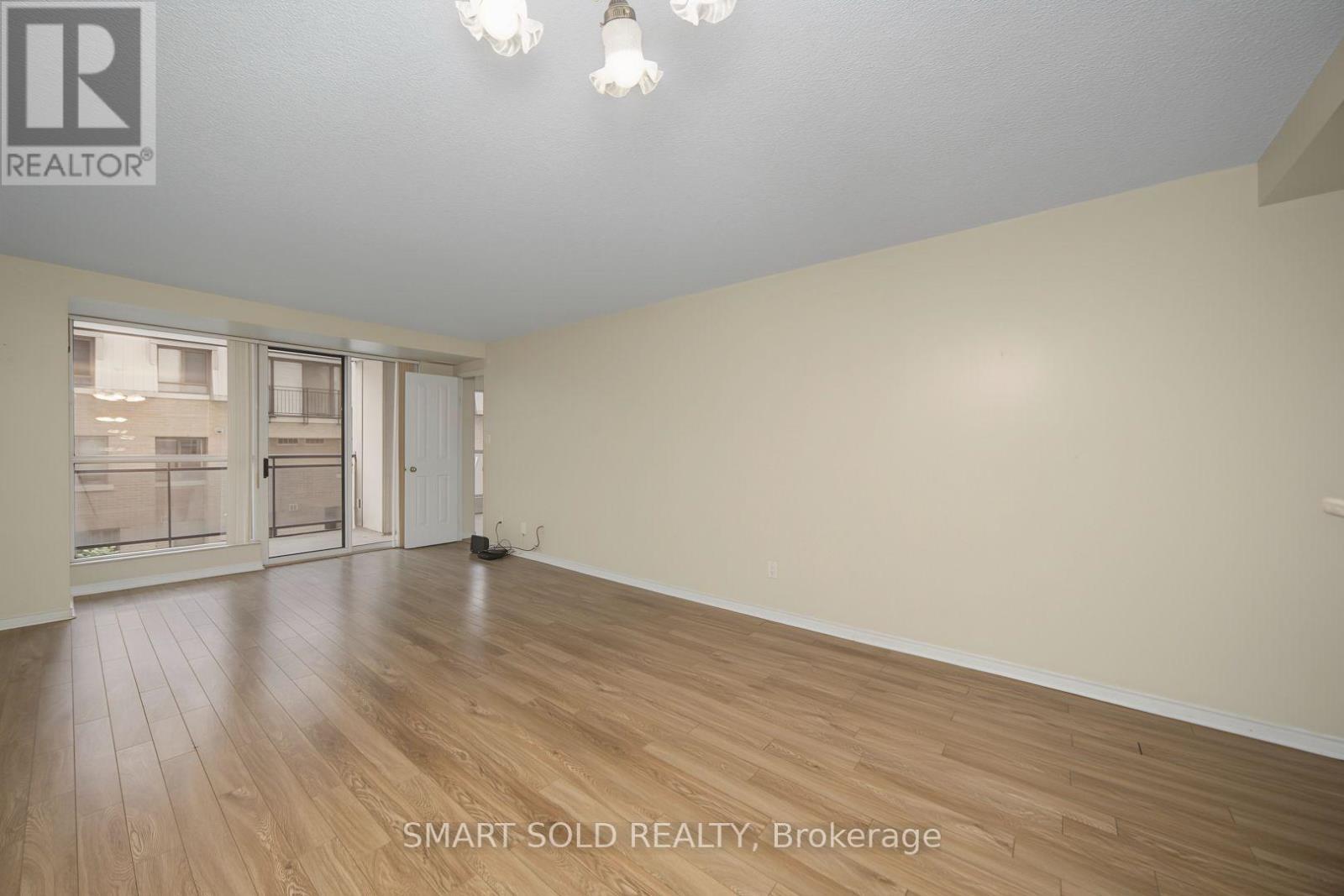205 - 28 Hollywood Avenue, Toronto, ON