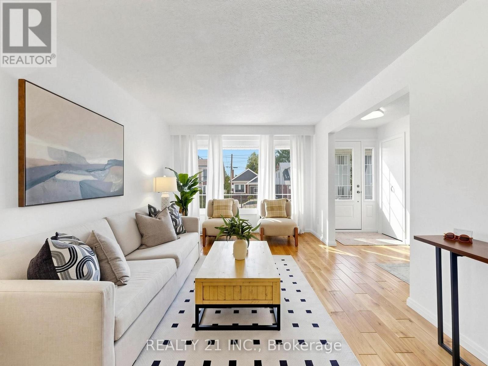 132 Harding Boulevard, Toronto, ON