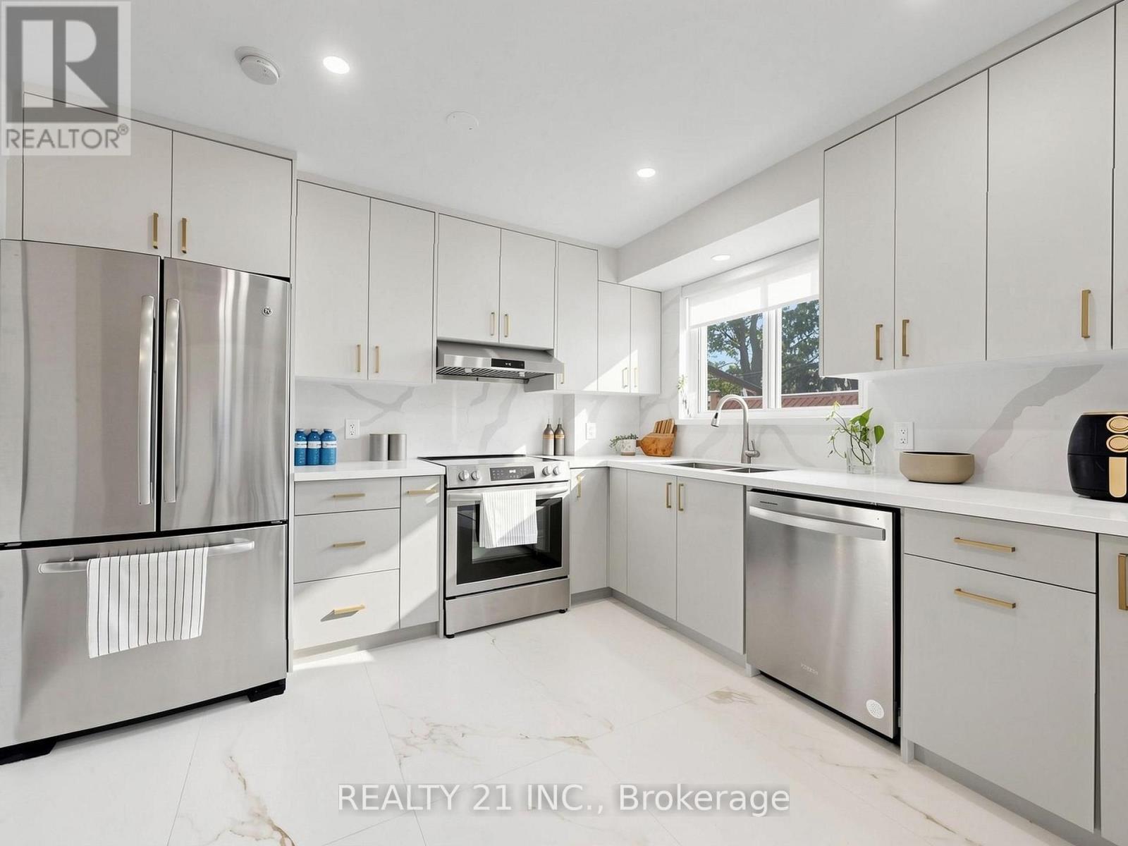132 Harding Boulevard, Toronto, ON