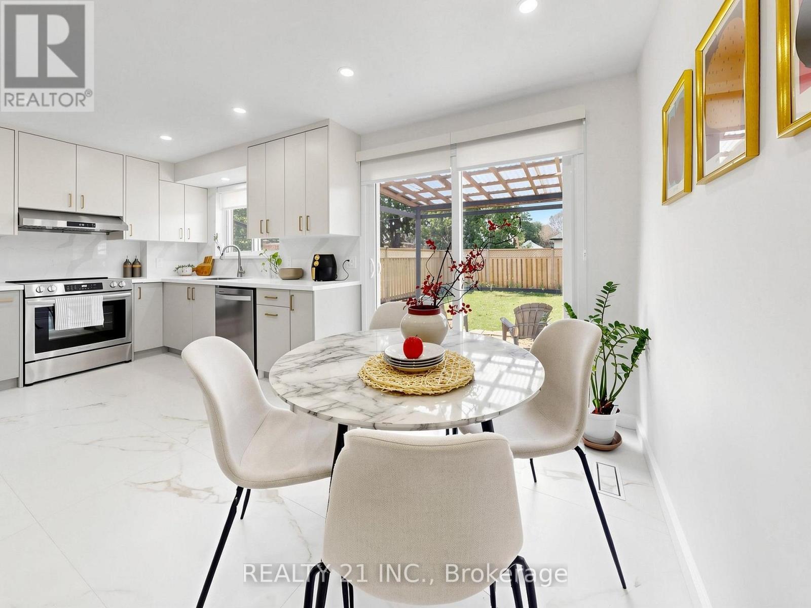 132 Harding Boulevard, Toronto, ON