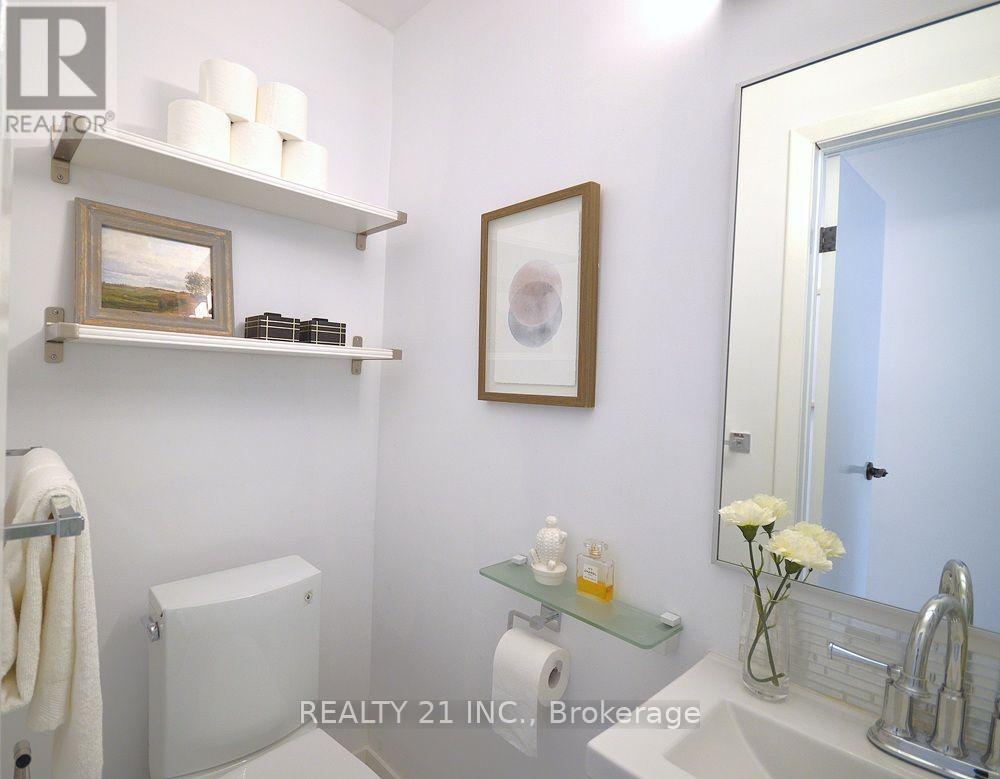 132 Harding Boulevard, Toronto, ON