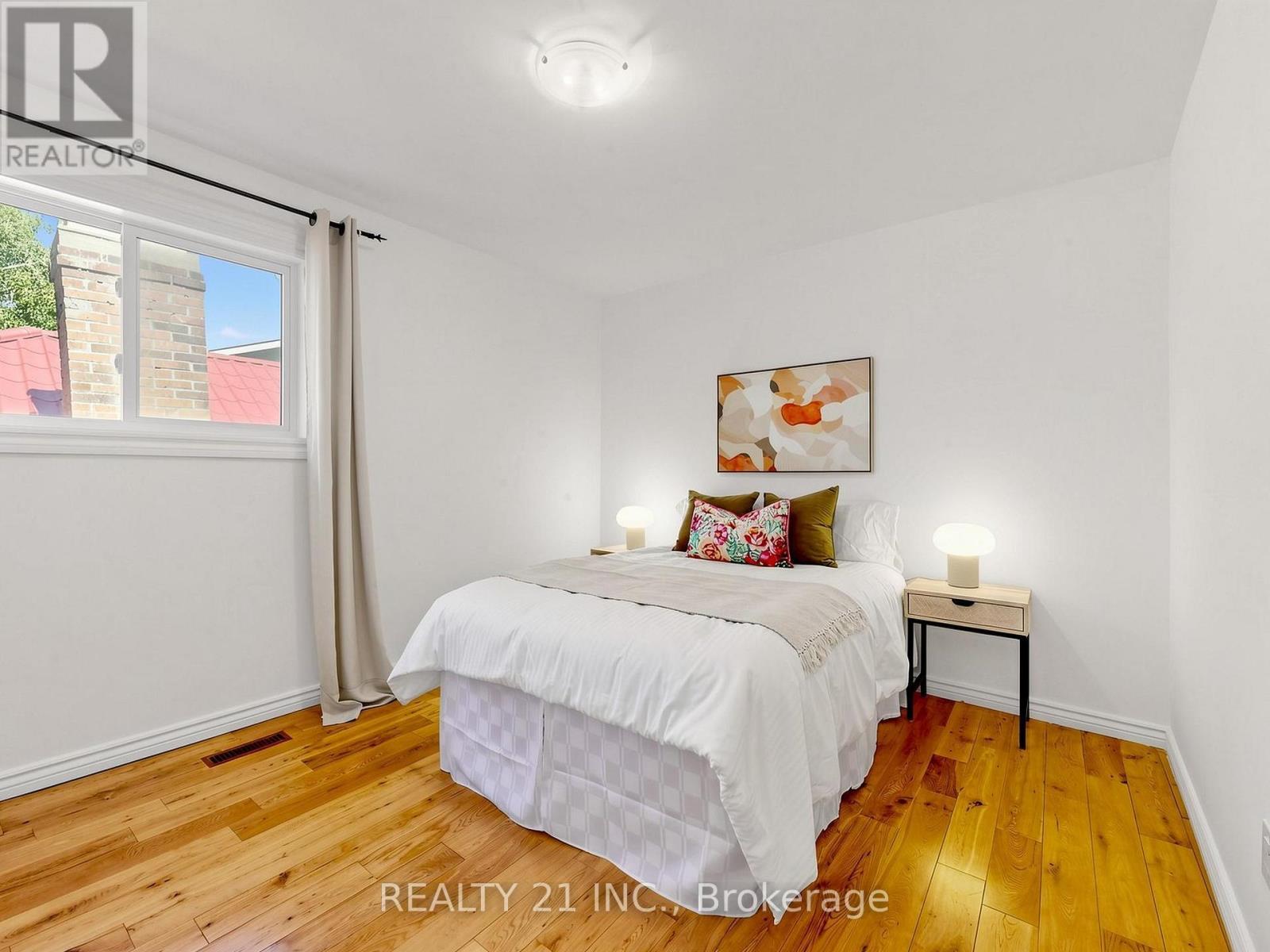 132 Harding Boulevard, Toronto, ON