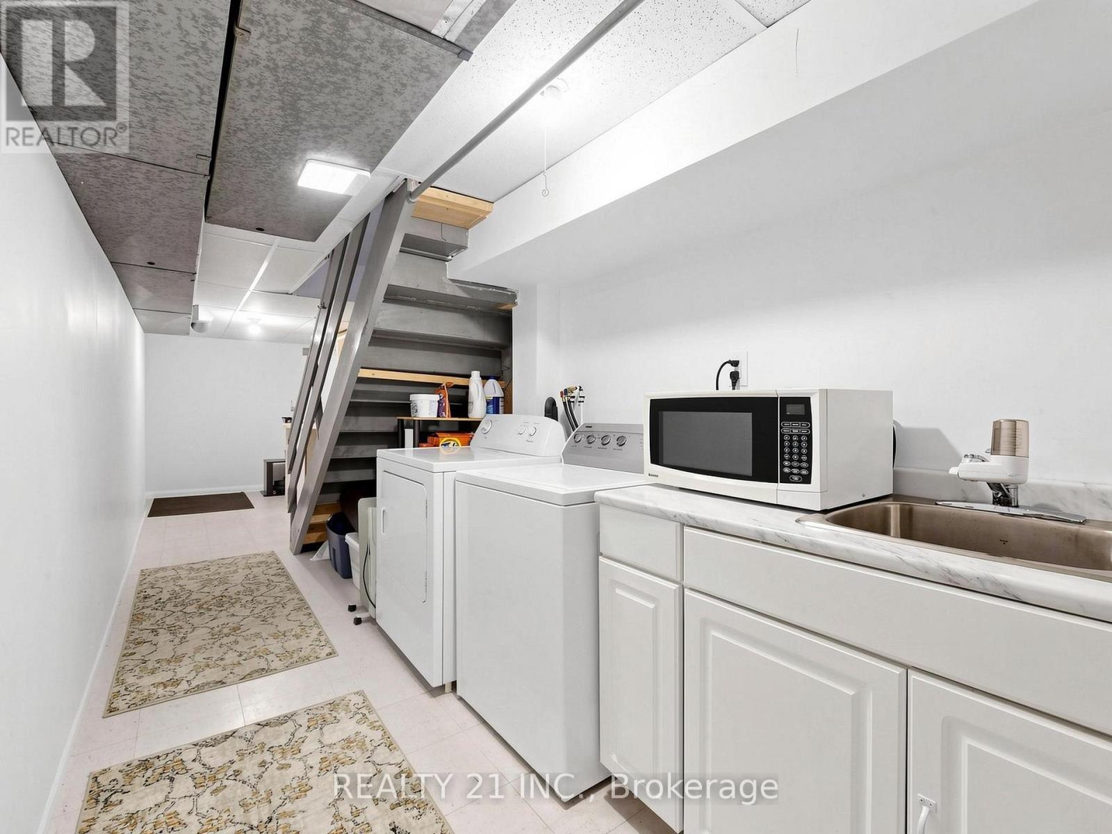 132 Harding Boulevard, Toronto, ON