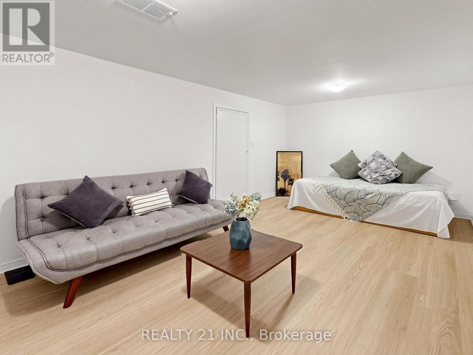 132 Harding Boulevard, Toronto, ON