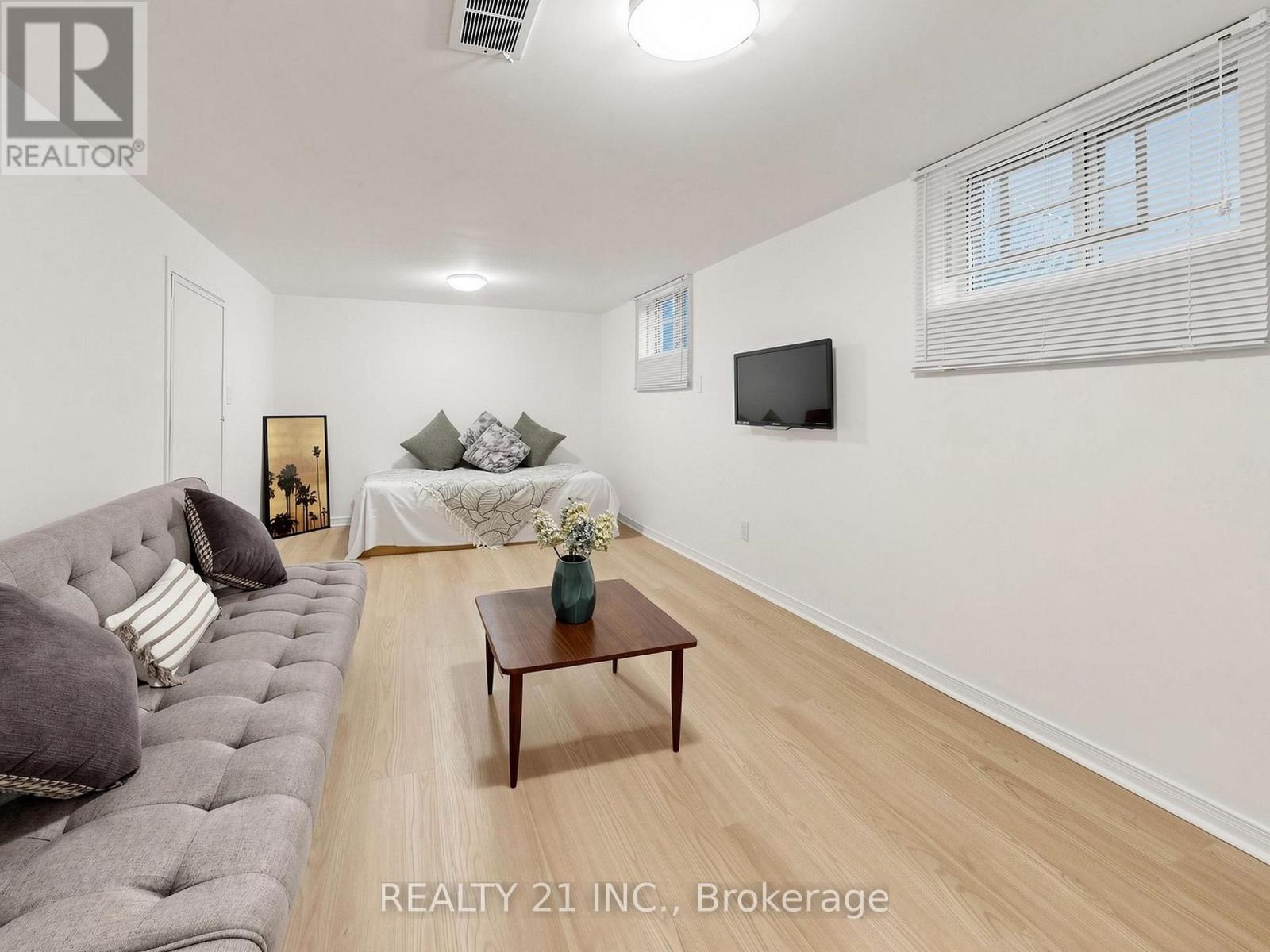 132 Harding Boulevard, Toronto, ON