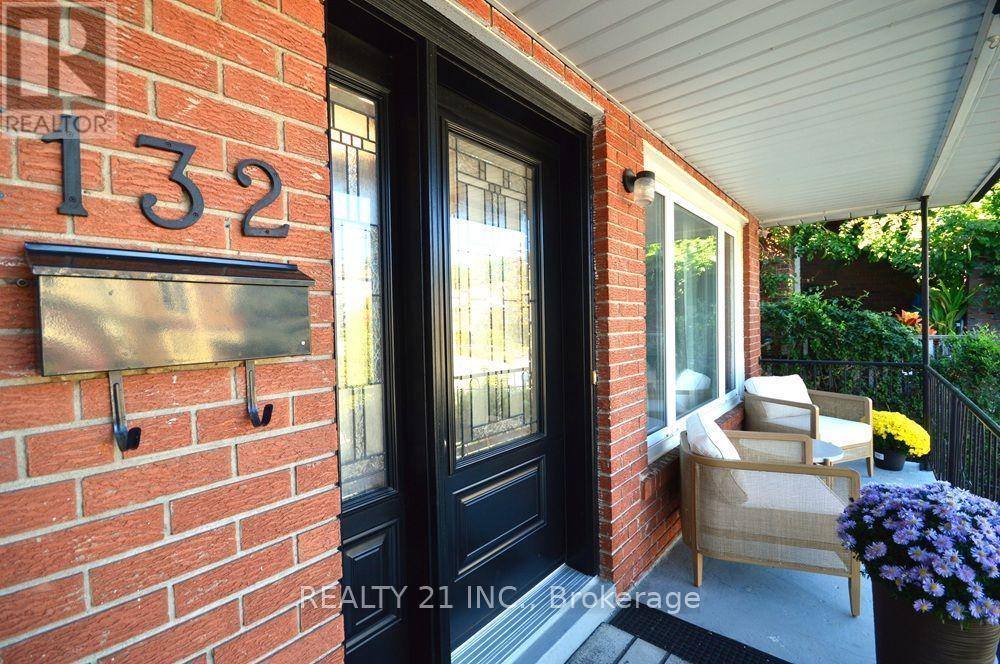 132 Harding Boulevard, Toronto, ON