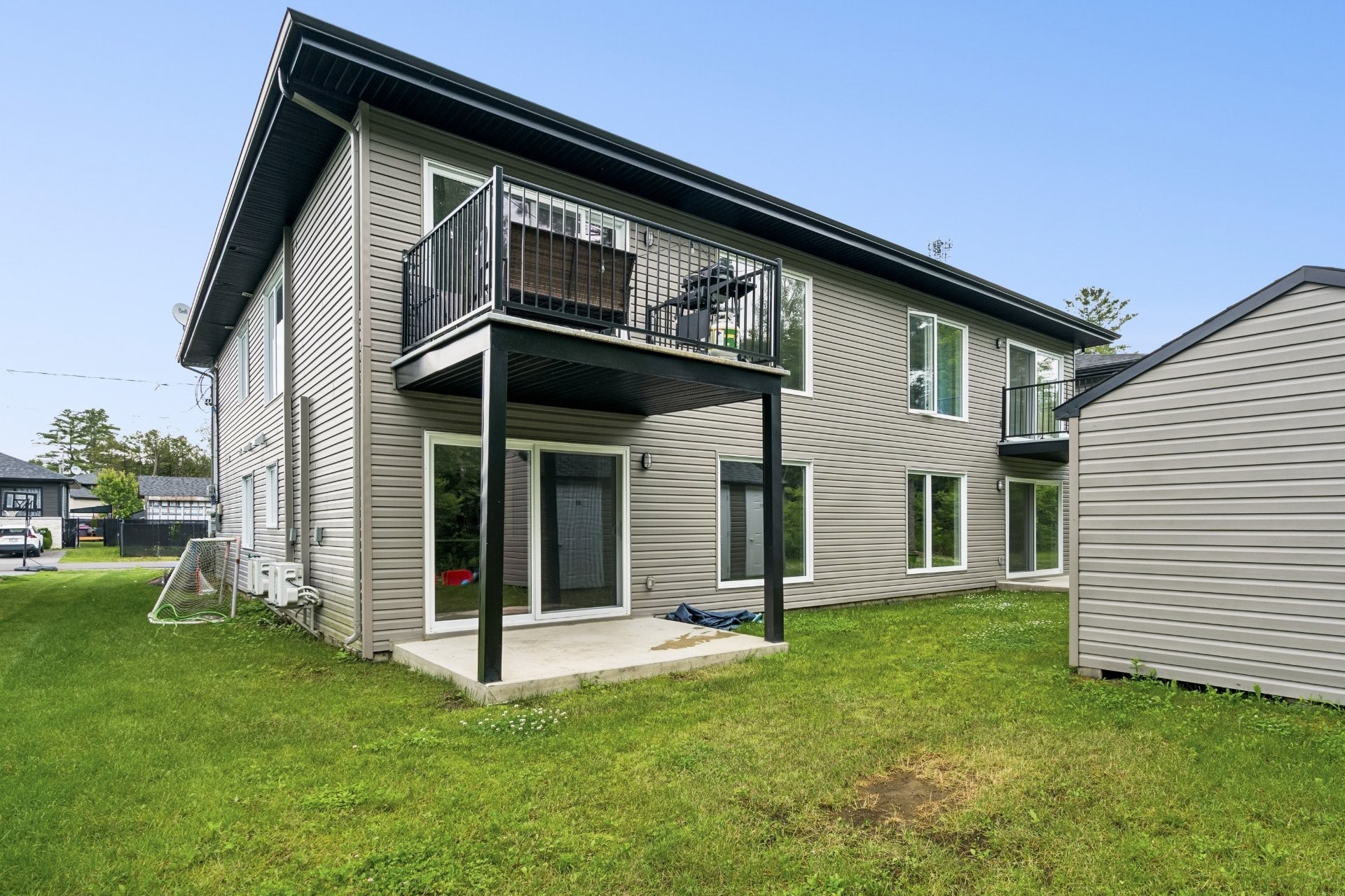 Back of Structure - 3 Rue Des Merles, Sainte-Clotilde, QC