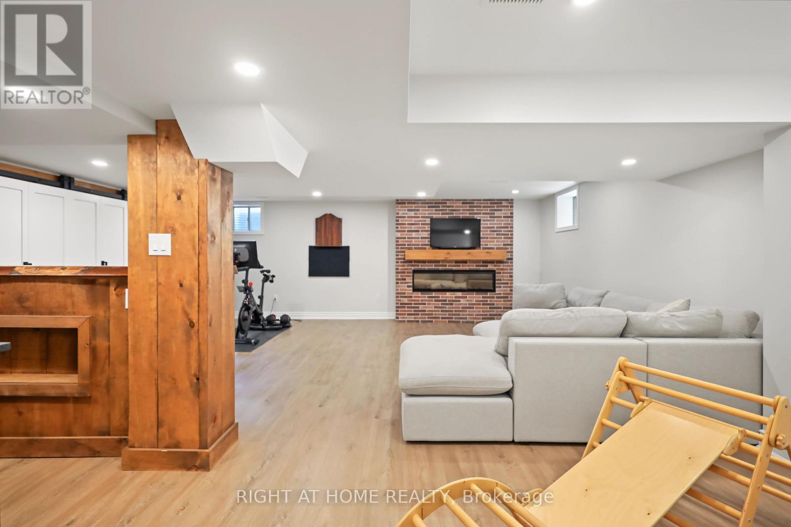 335 Busato Drive, Whitchurch-Stouffville, ON