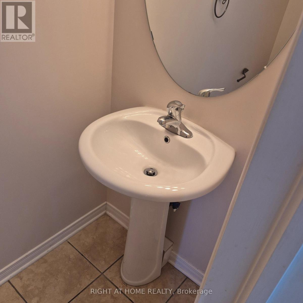 Powder Room - 1046 Redtail Private, Ottawa, ON