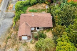 3572 Wishart Rd Colwood, BC V9C 3B4