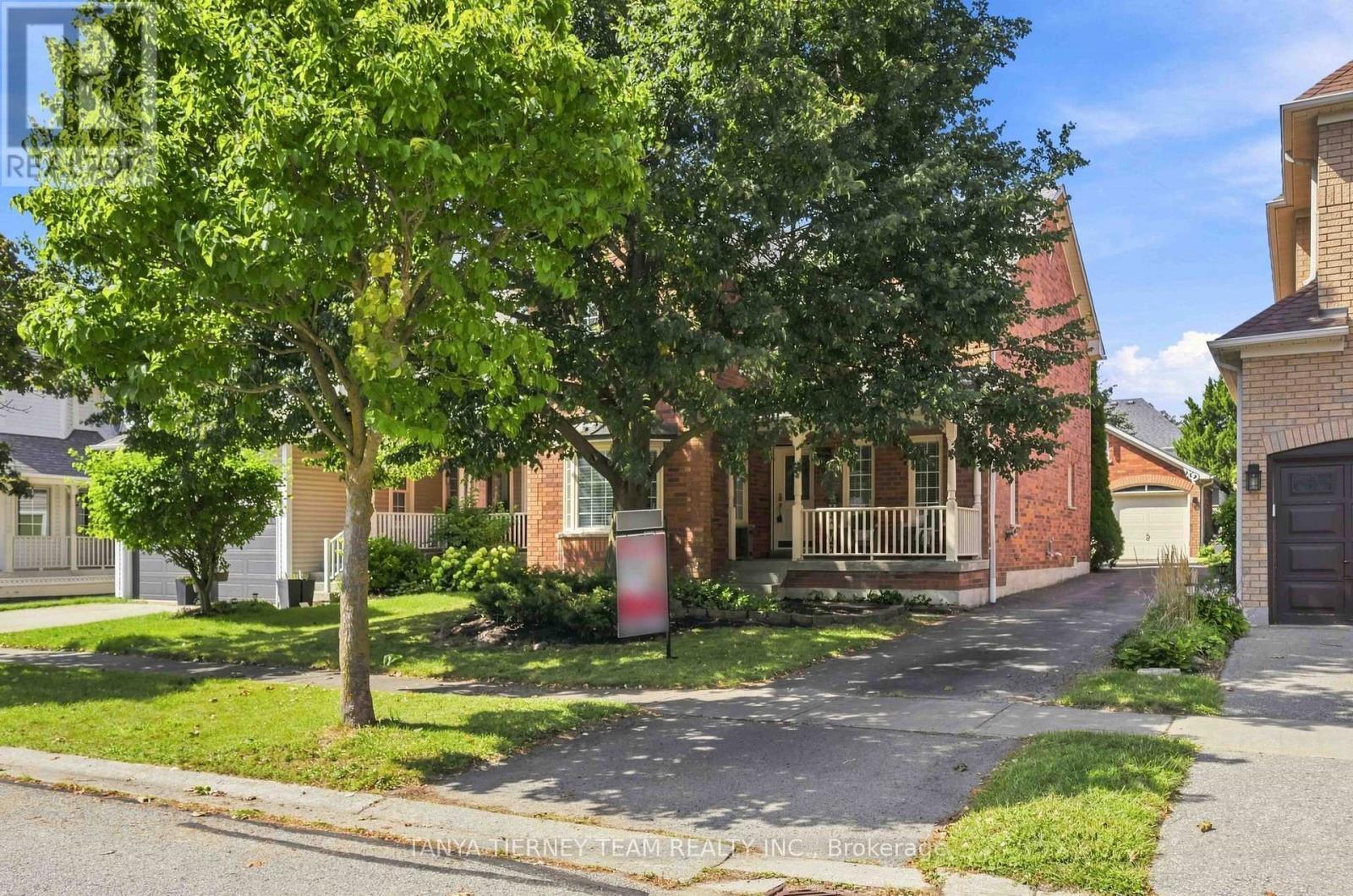36 Zachary Place, Whitby, ON