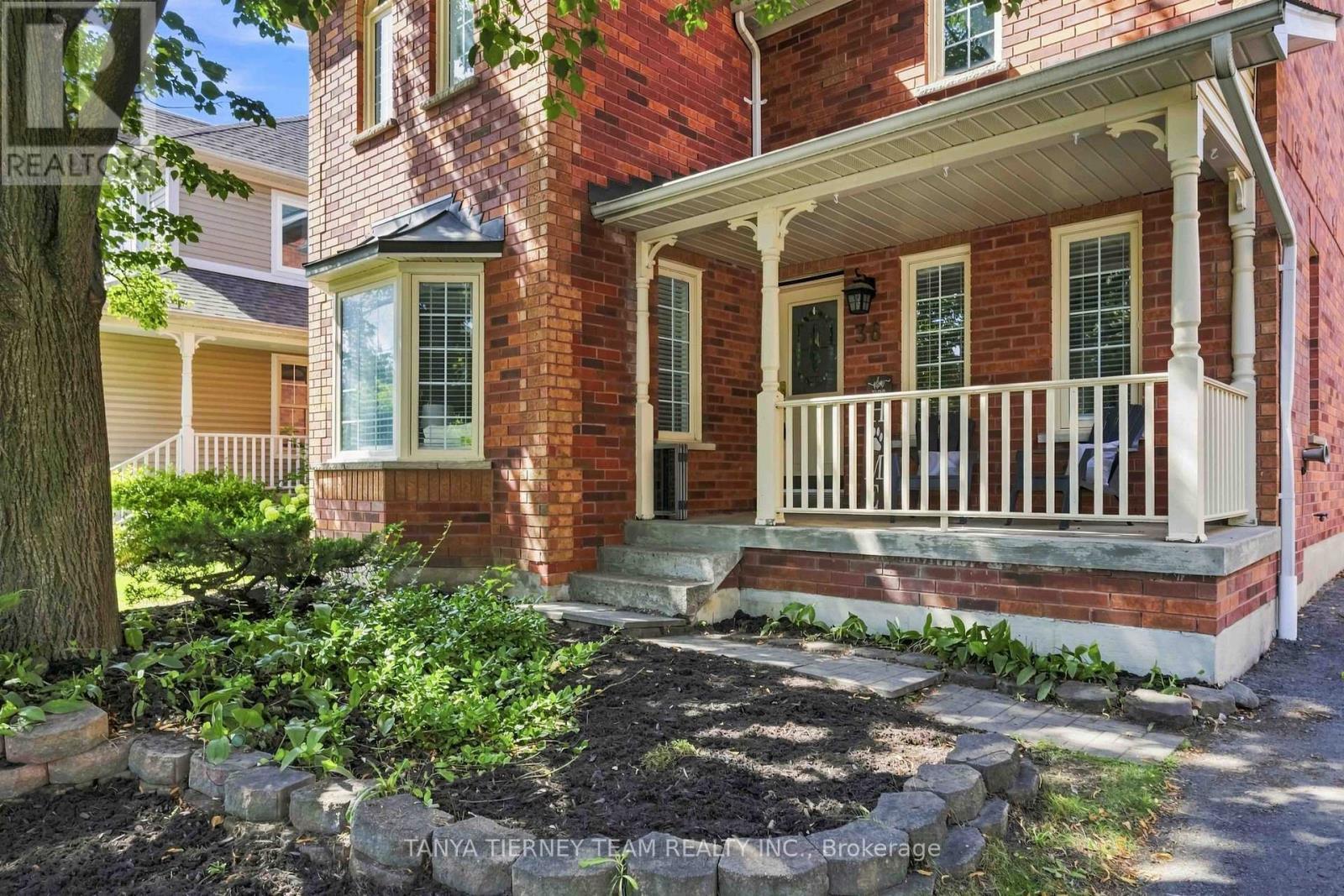 36 Zachary Place, Whitby, ON