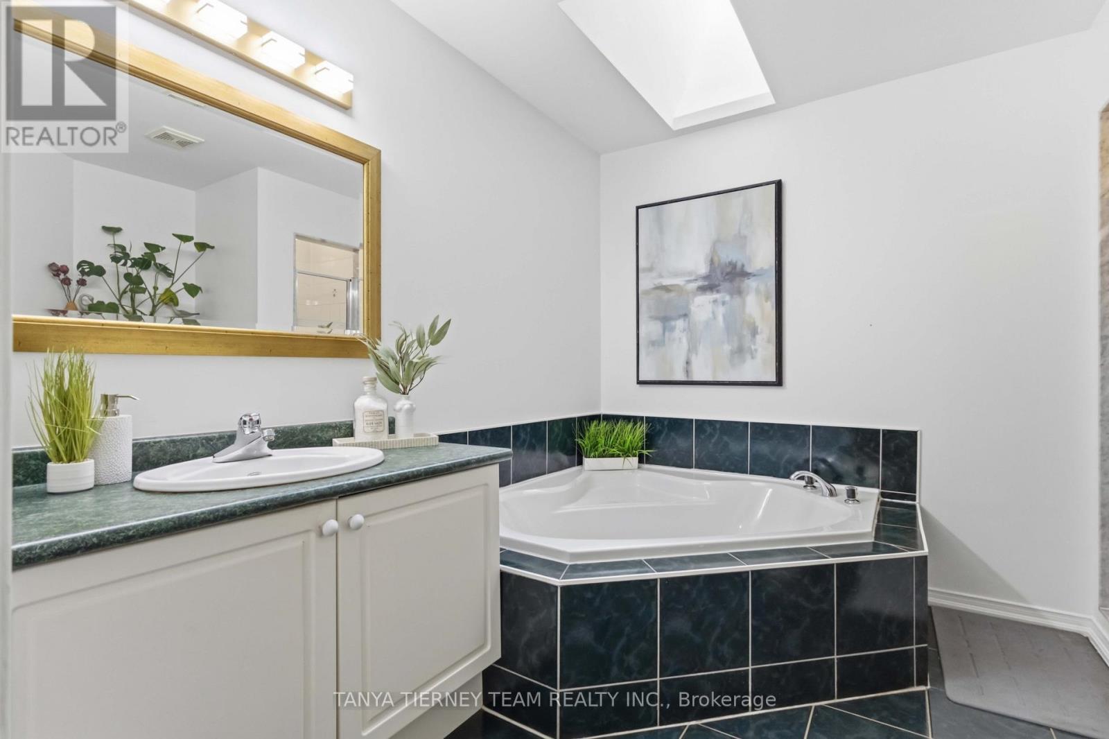 36 Zachary Place, Whitby, ON