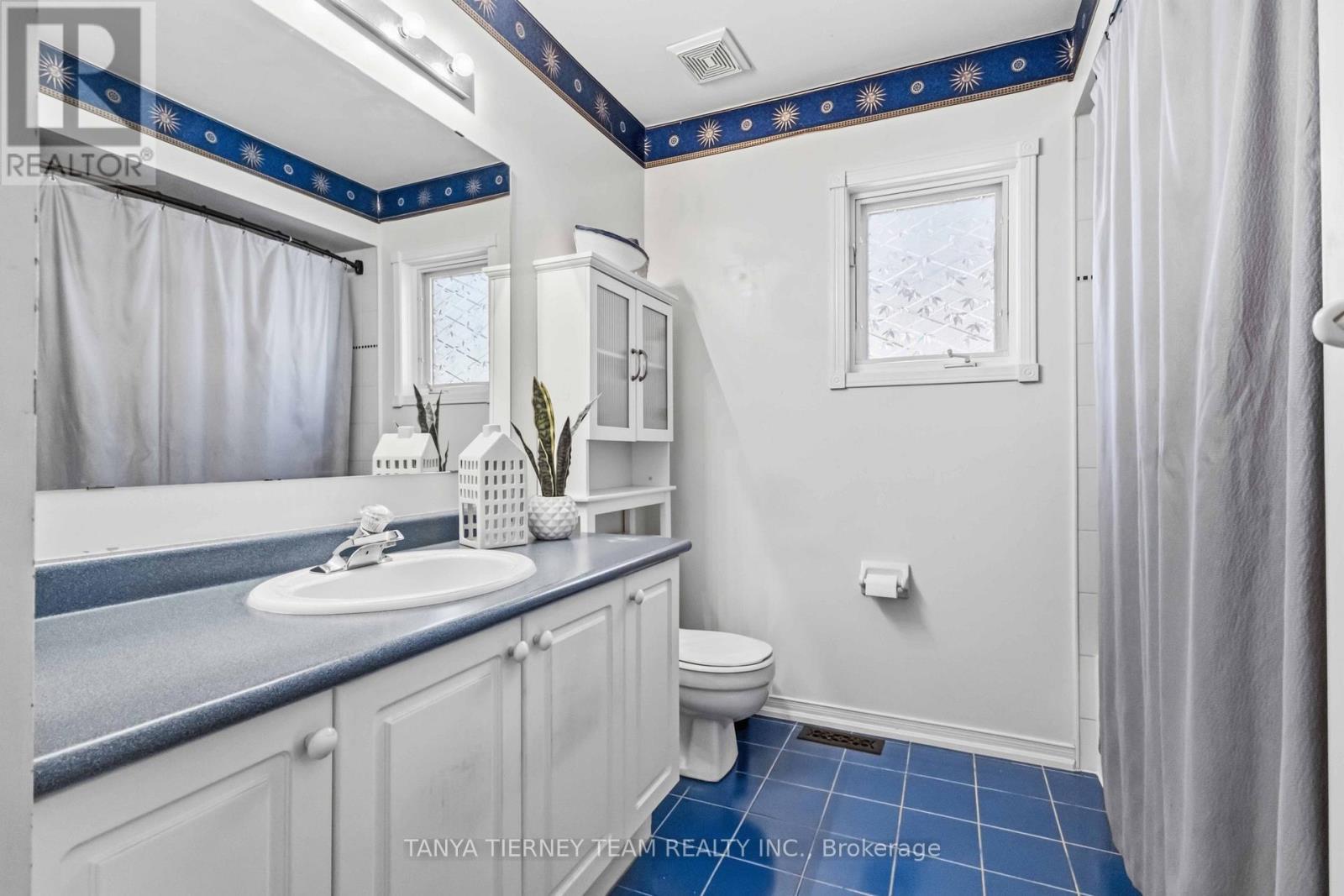 36 Zachary Place, Whitby, ON