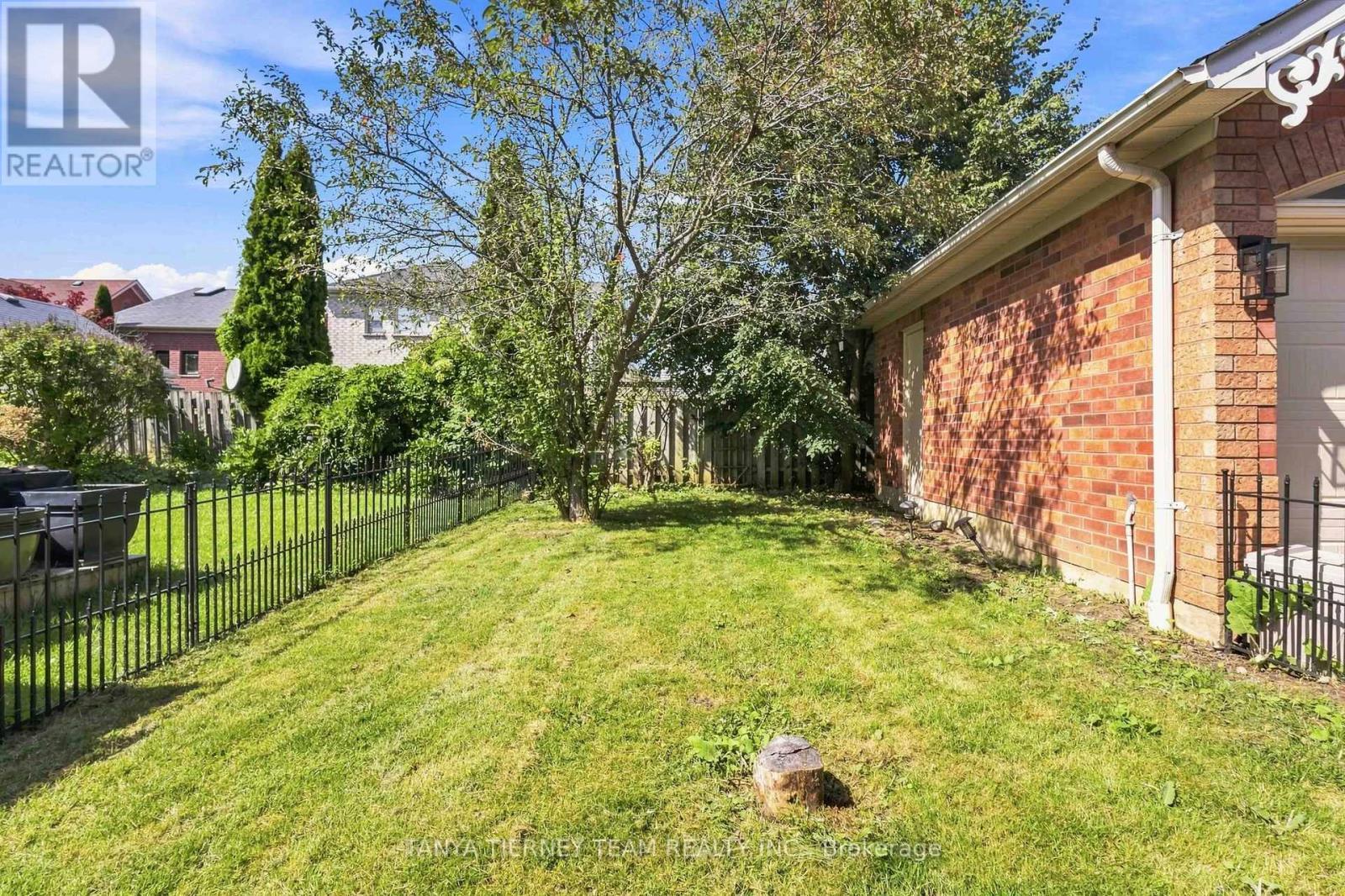 36 Zachary Place, Whitby, ON