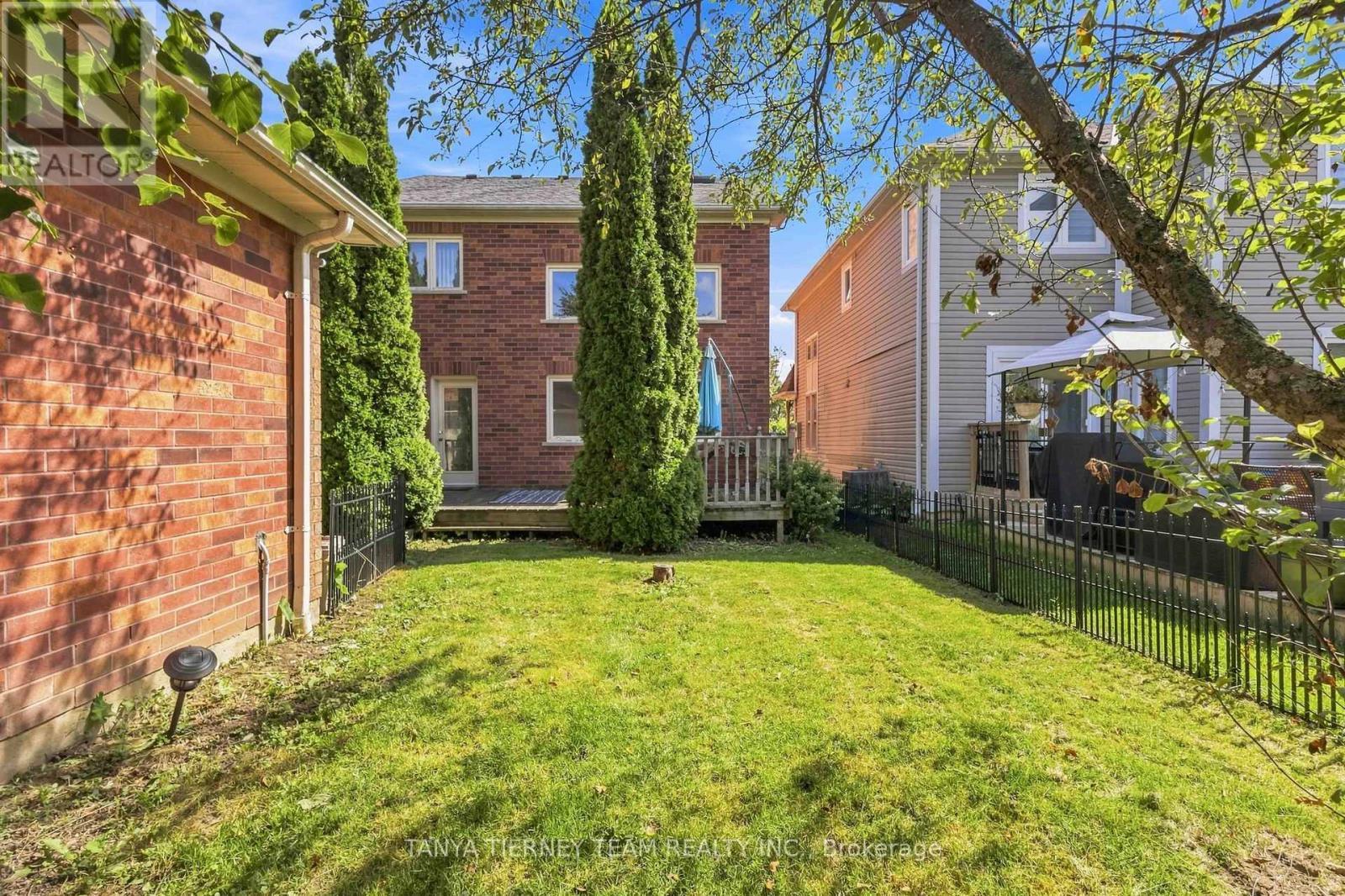 36 Zachary Place, Whitby, ON