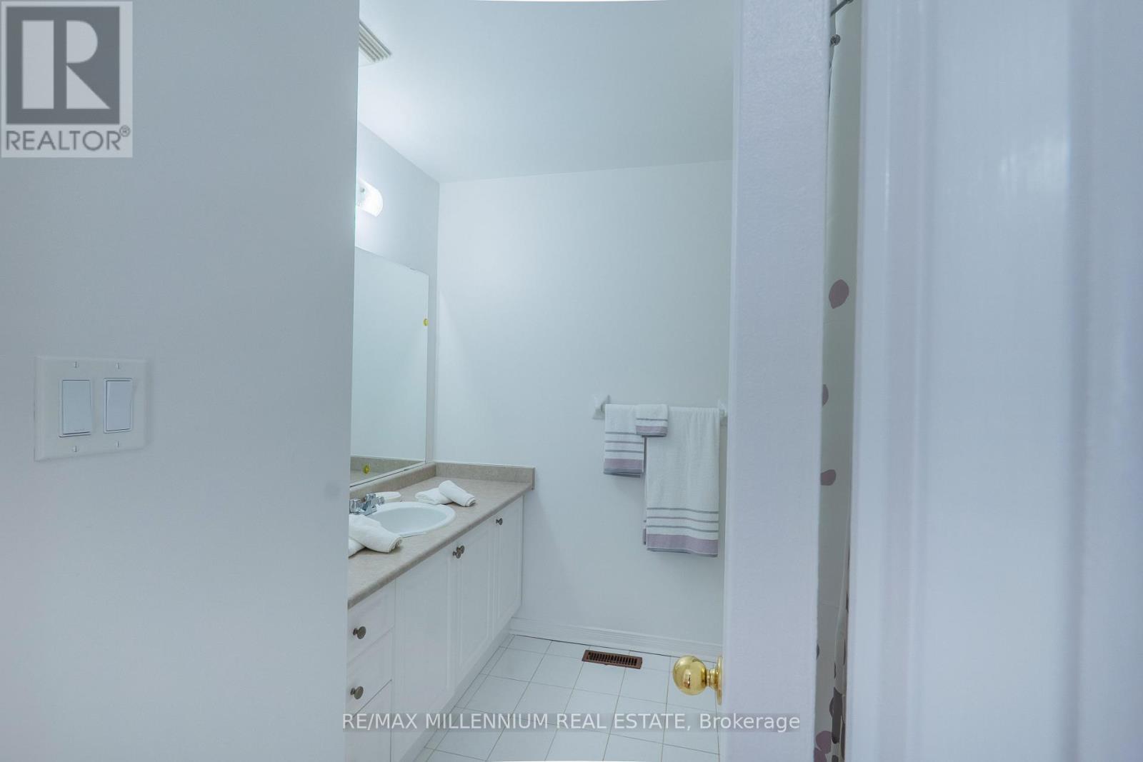 90 Ronan Crescent, Vaughan, ON